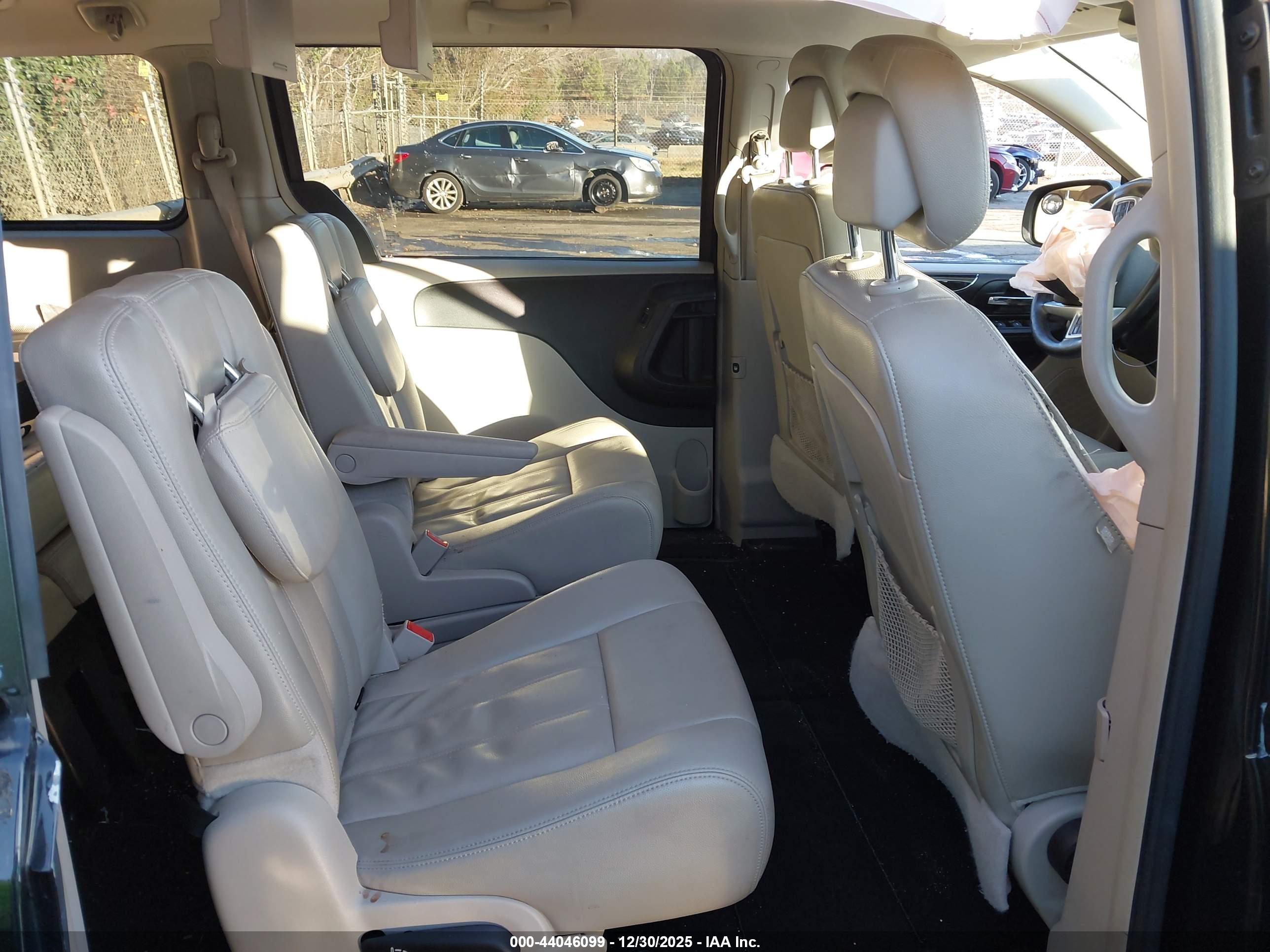 CHRYSLER TOWN image 8