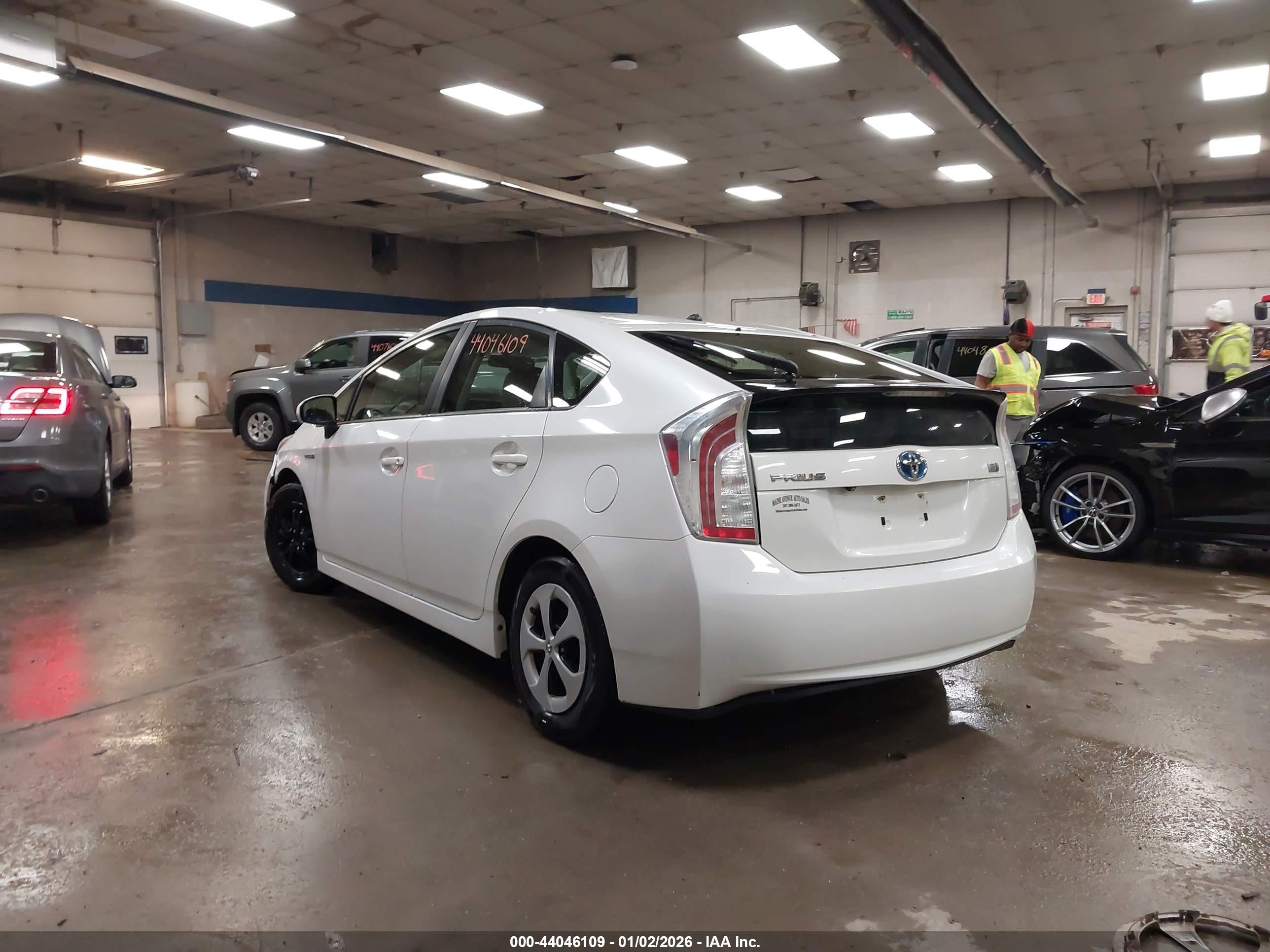 TOYOTA PRIUS image 3