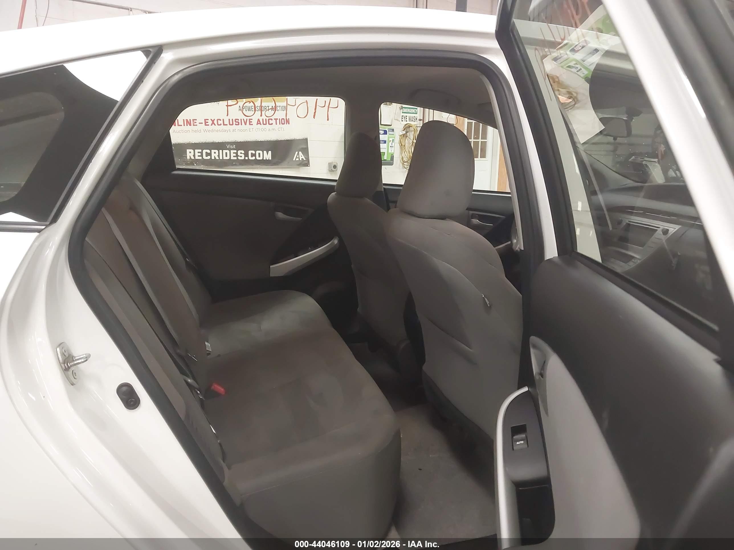 TOYOTA PRIUS image 8