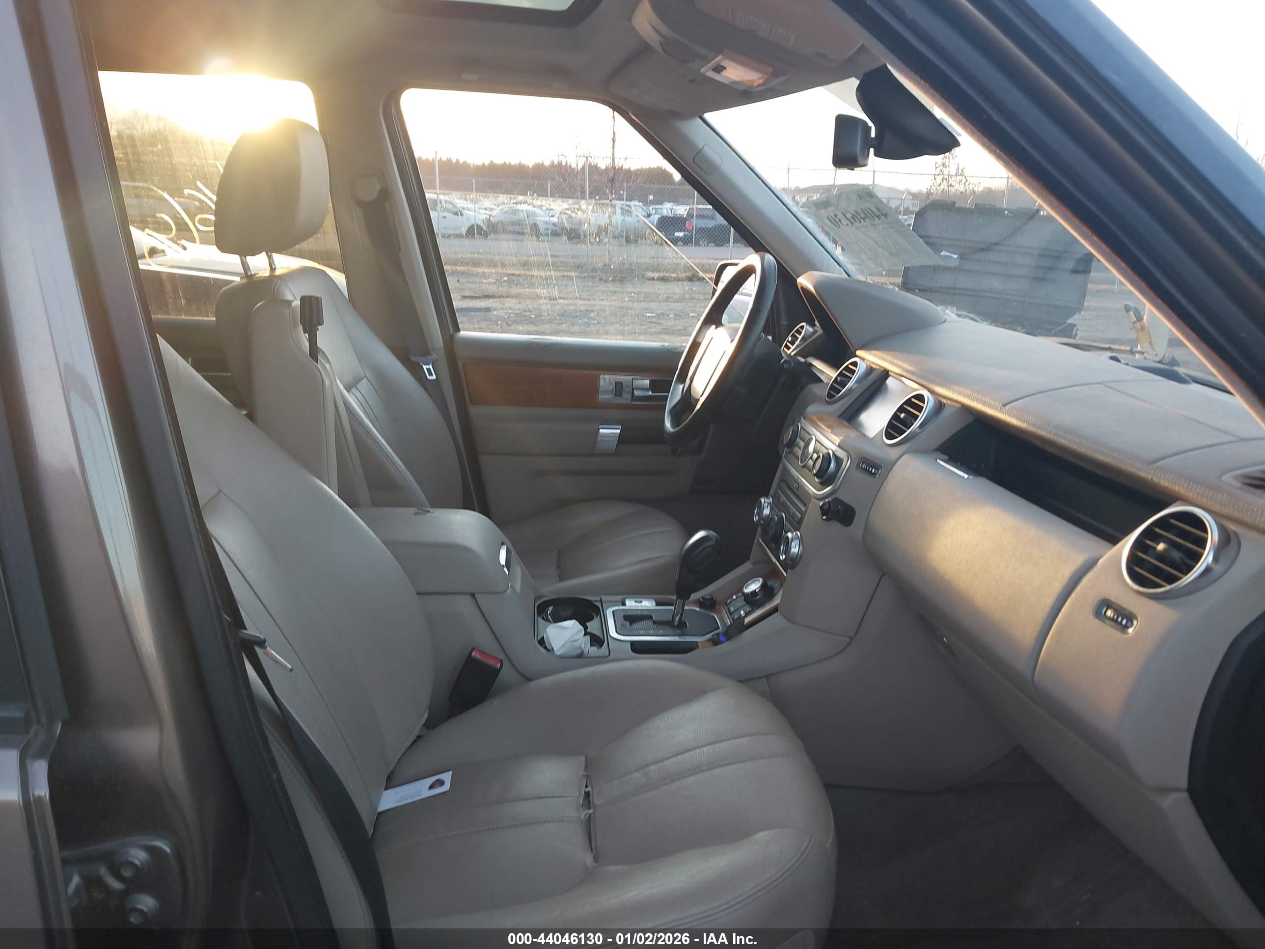 LAND ROVER image 5