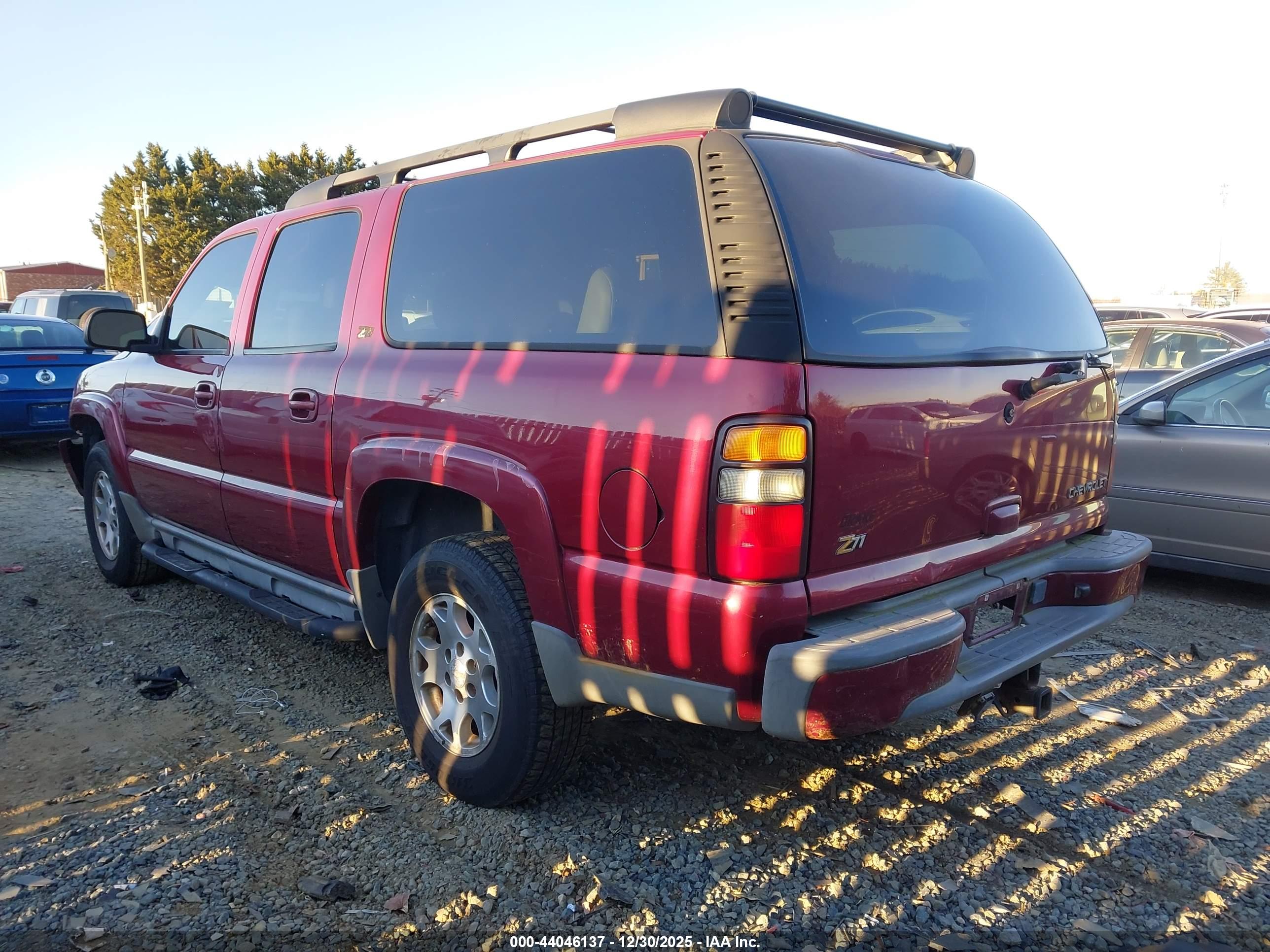 CHEVROLET SUBURBAN image 3