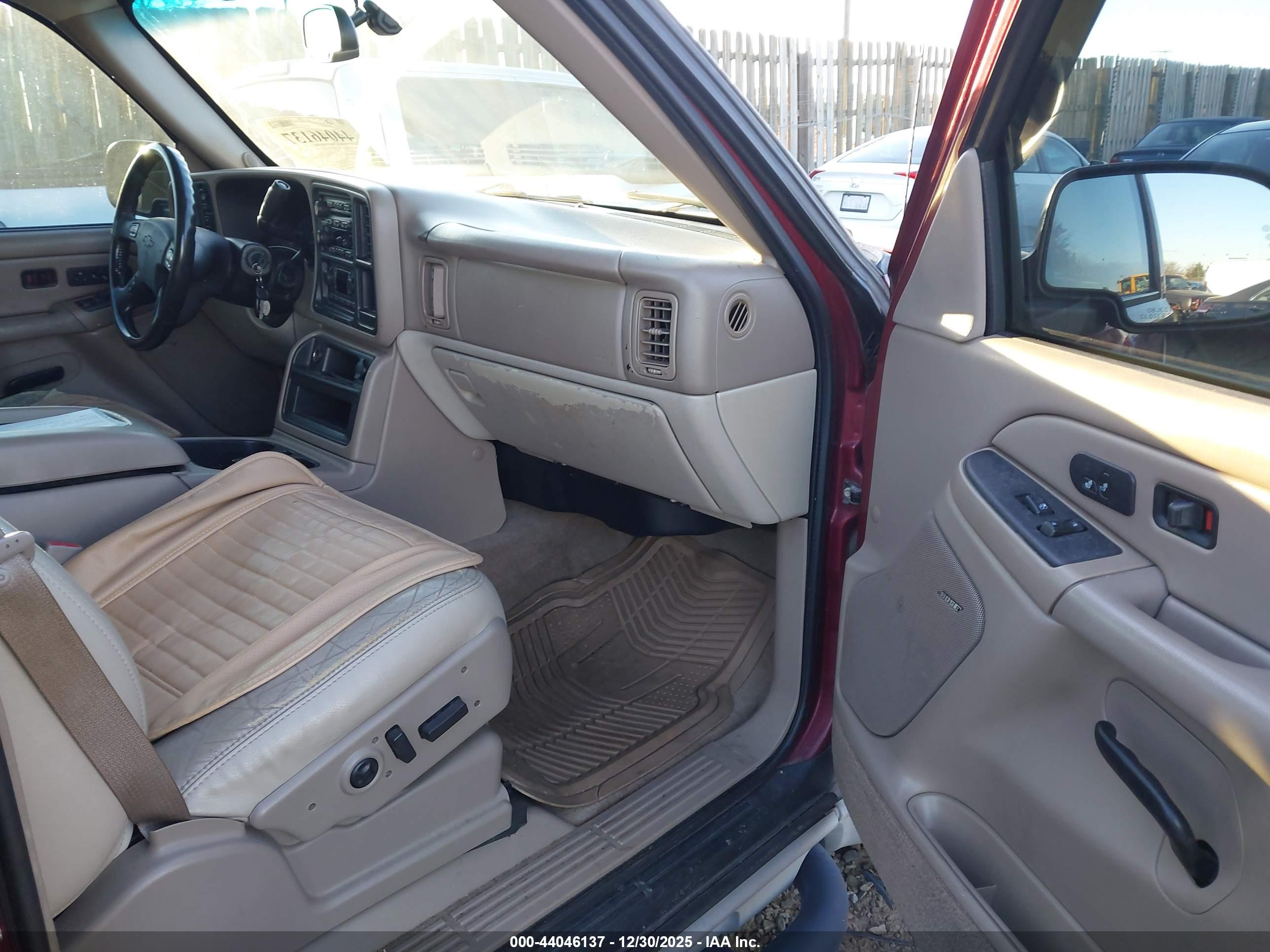 CHEVROLET SUBURBAN image 5