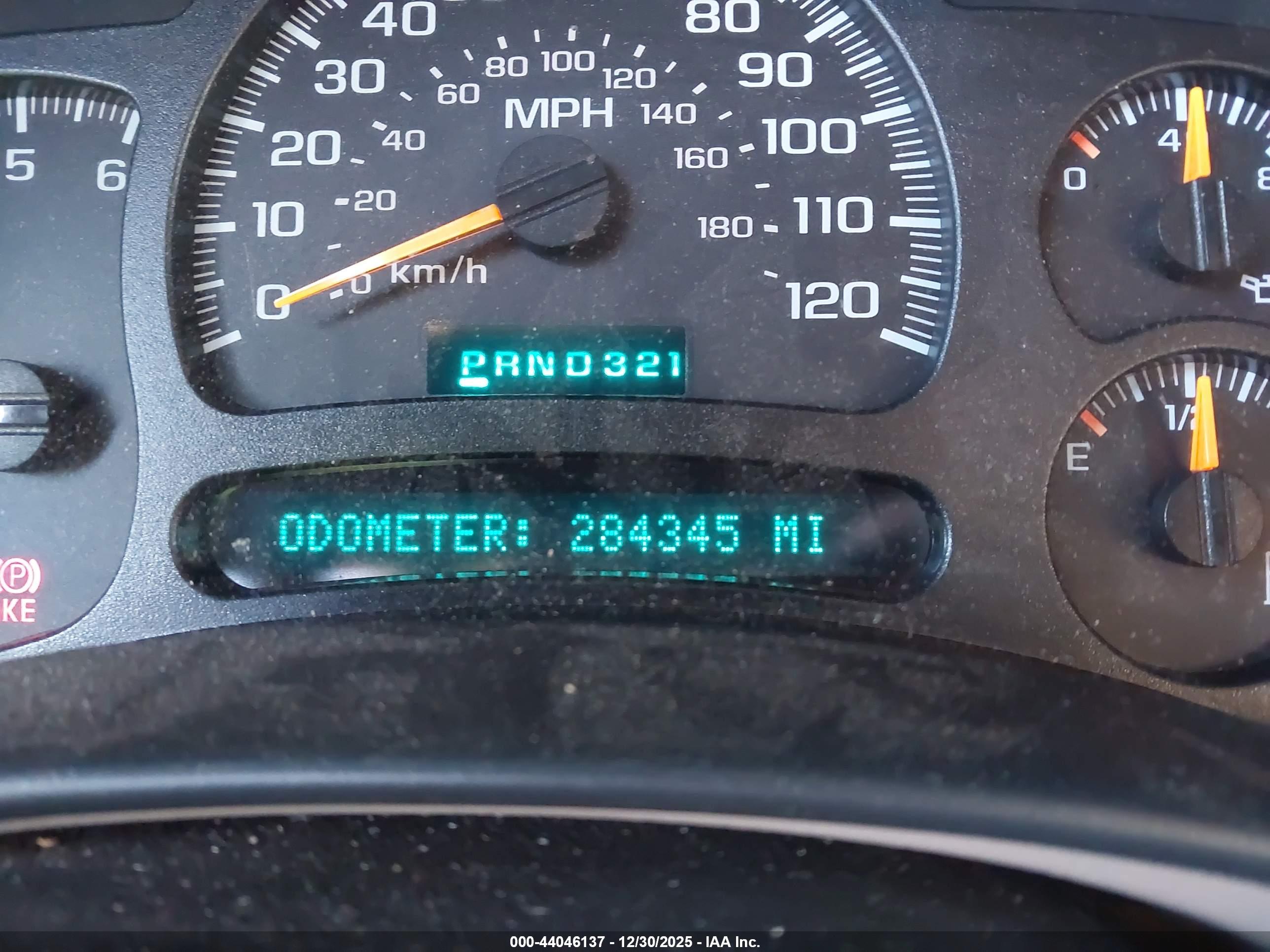 CHEVROLET SUBURBAN image 7