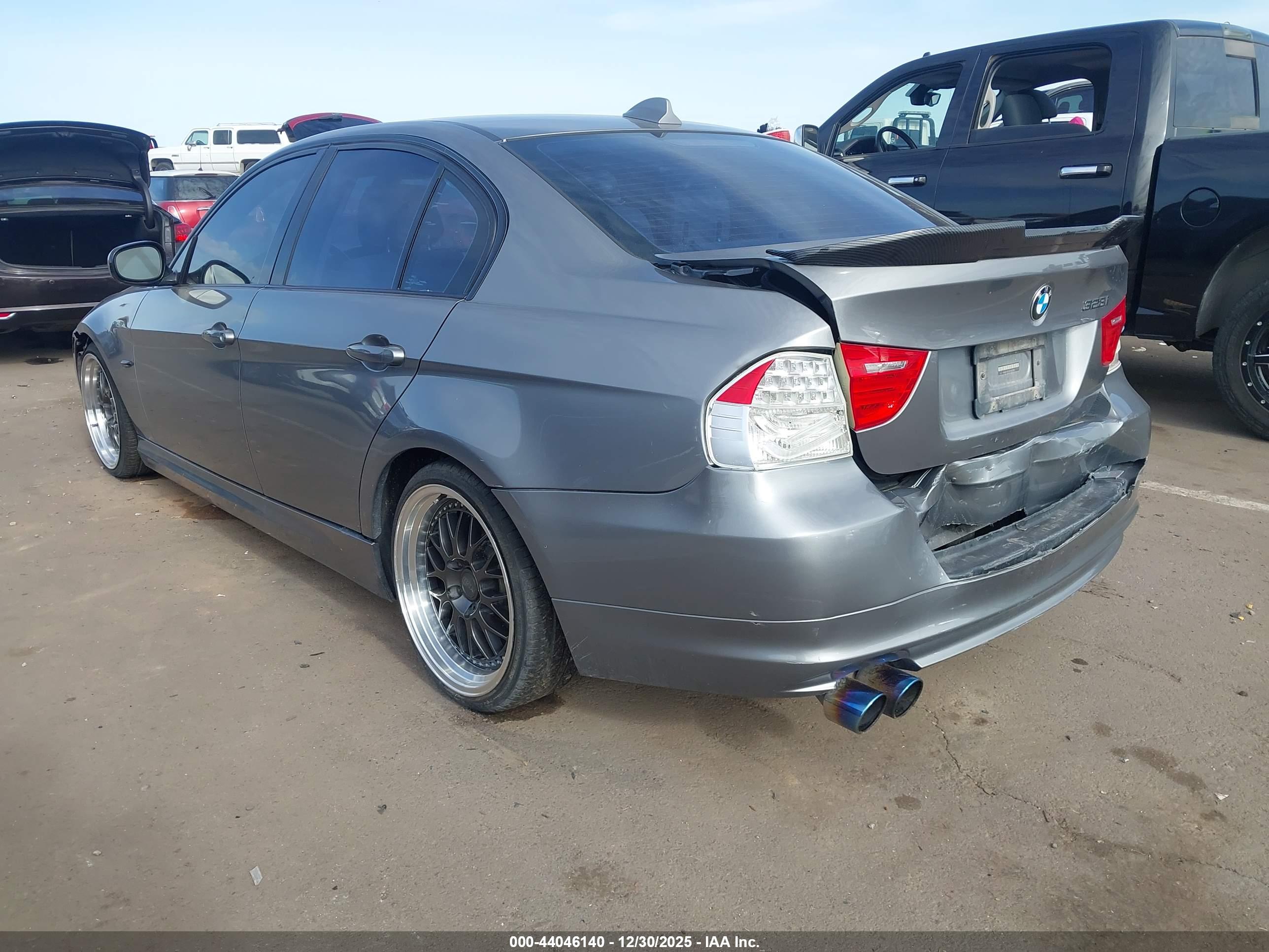 BMW 328I image 3