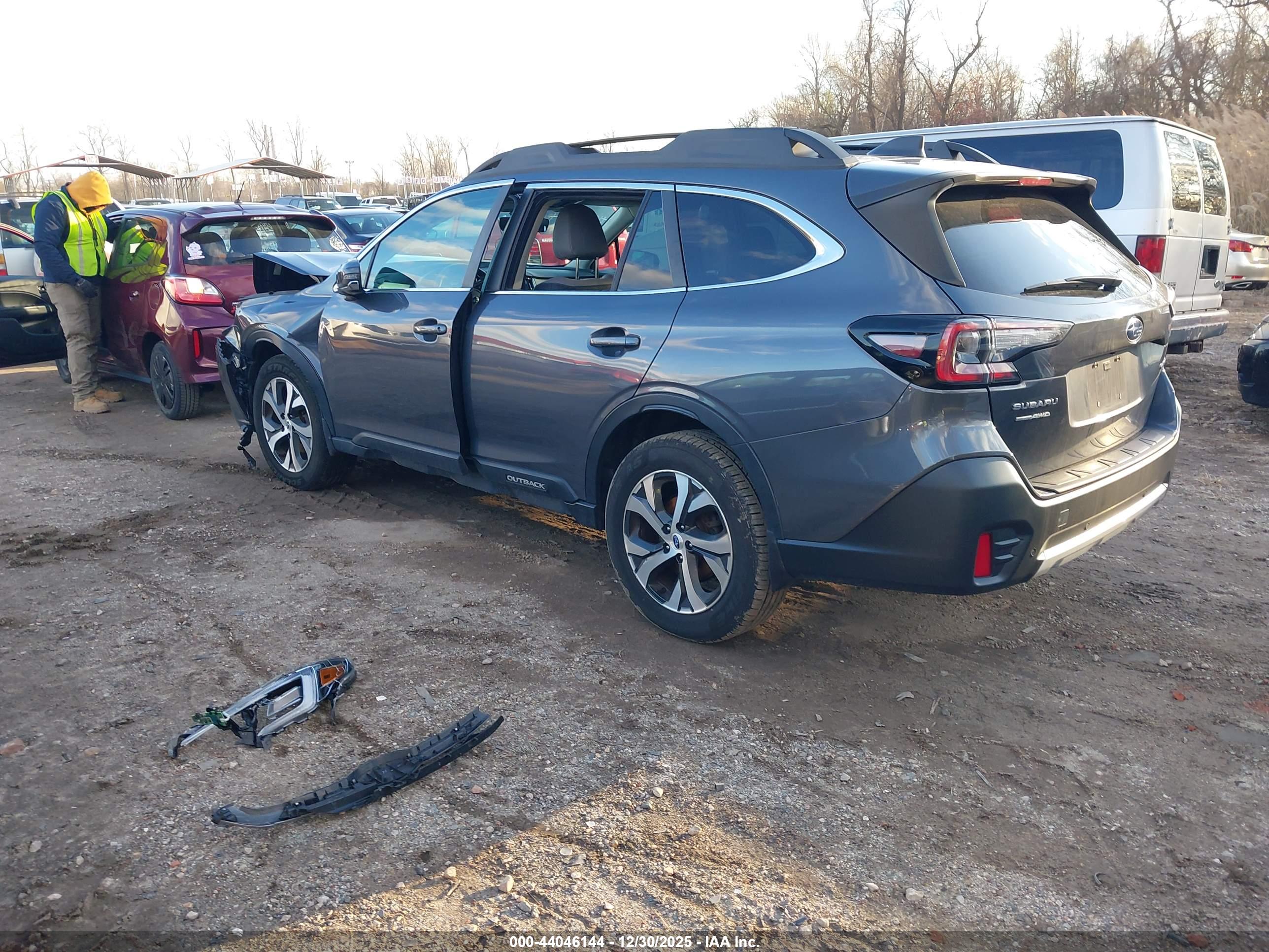 SUBARU OUTBACK image 3