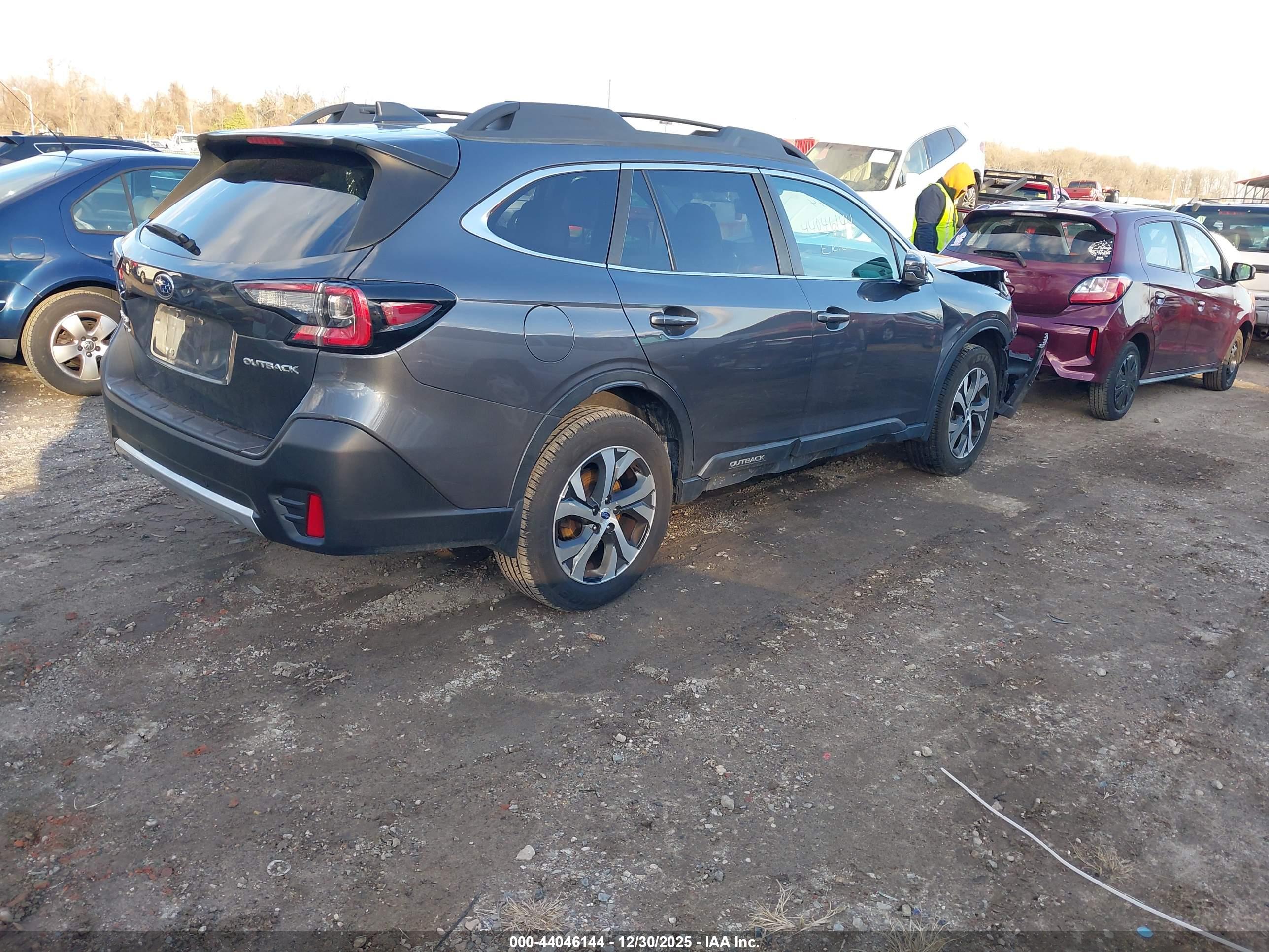 SUBARU OUTBACK image 4