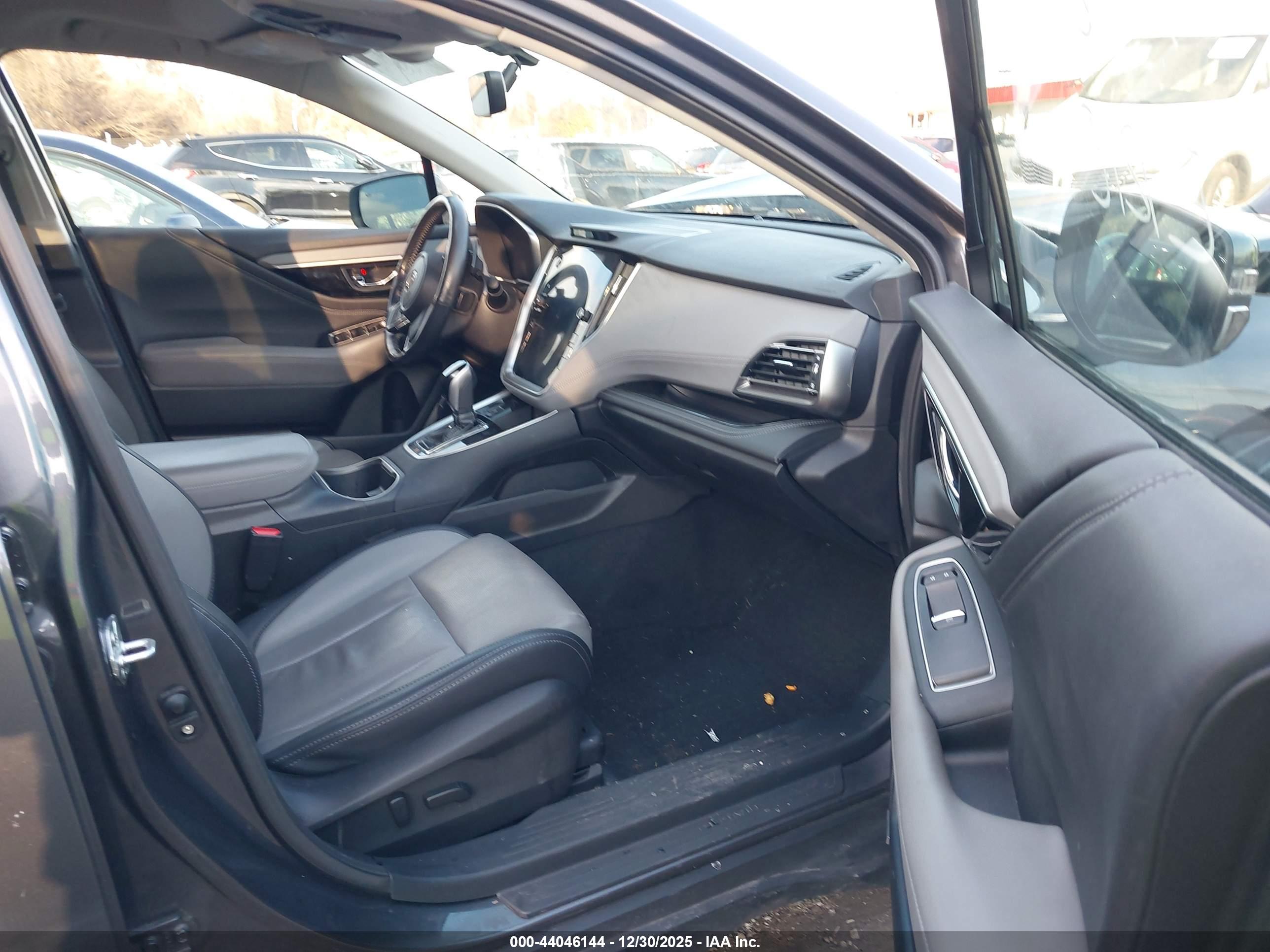 SUBARU OUTBACK image 5