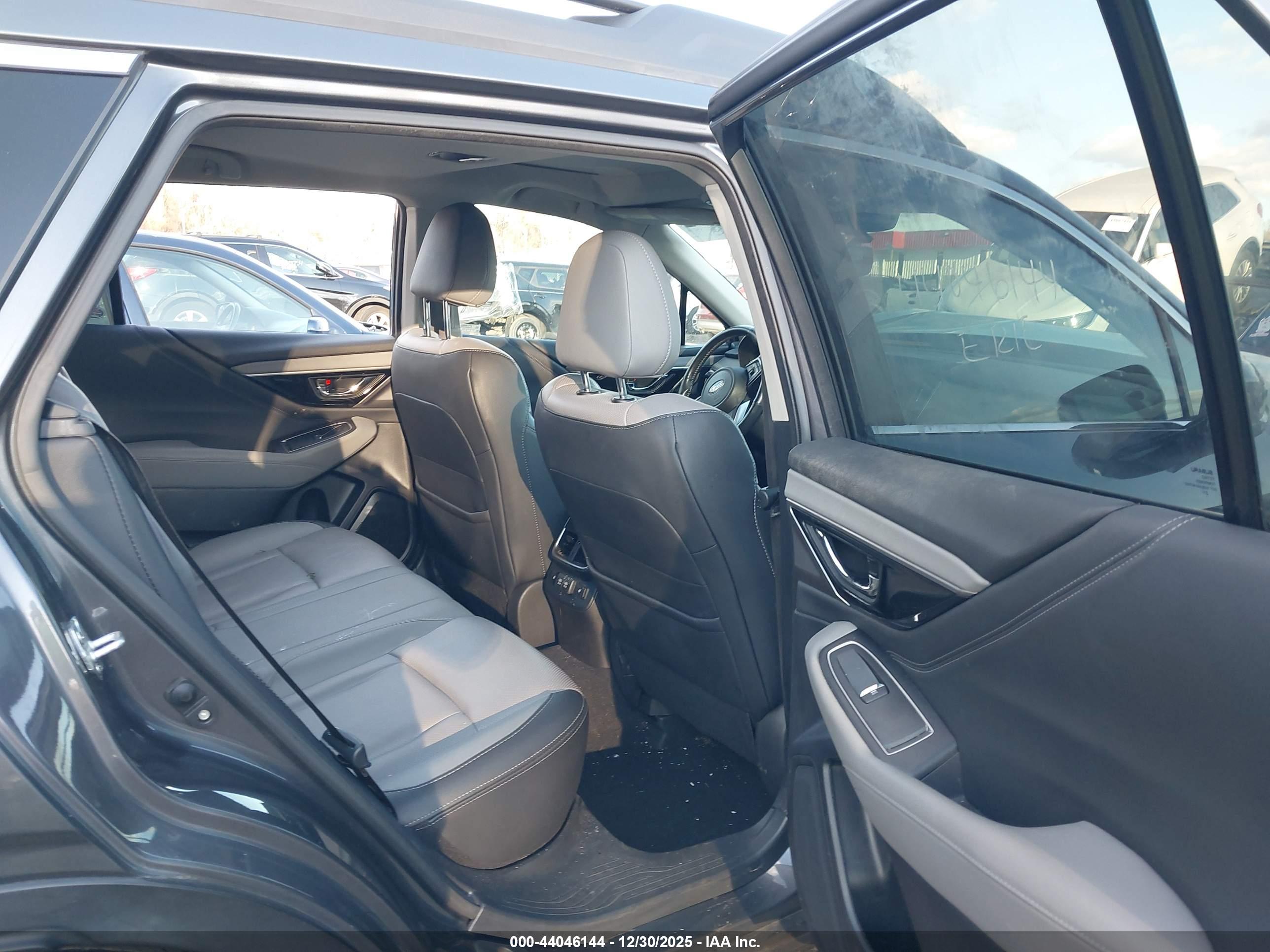 SUBARU OUTBACK image 8