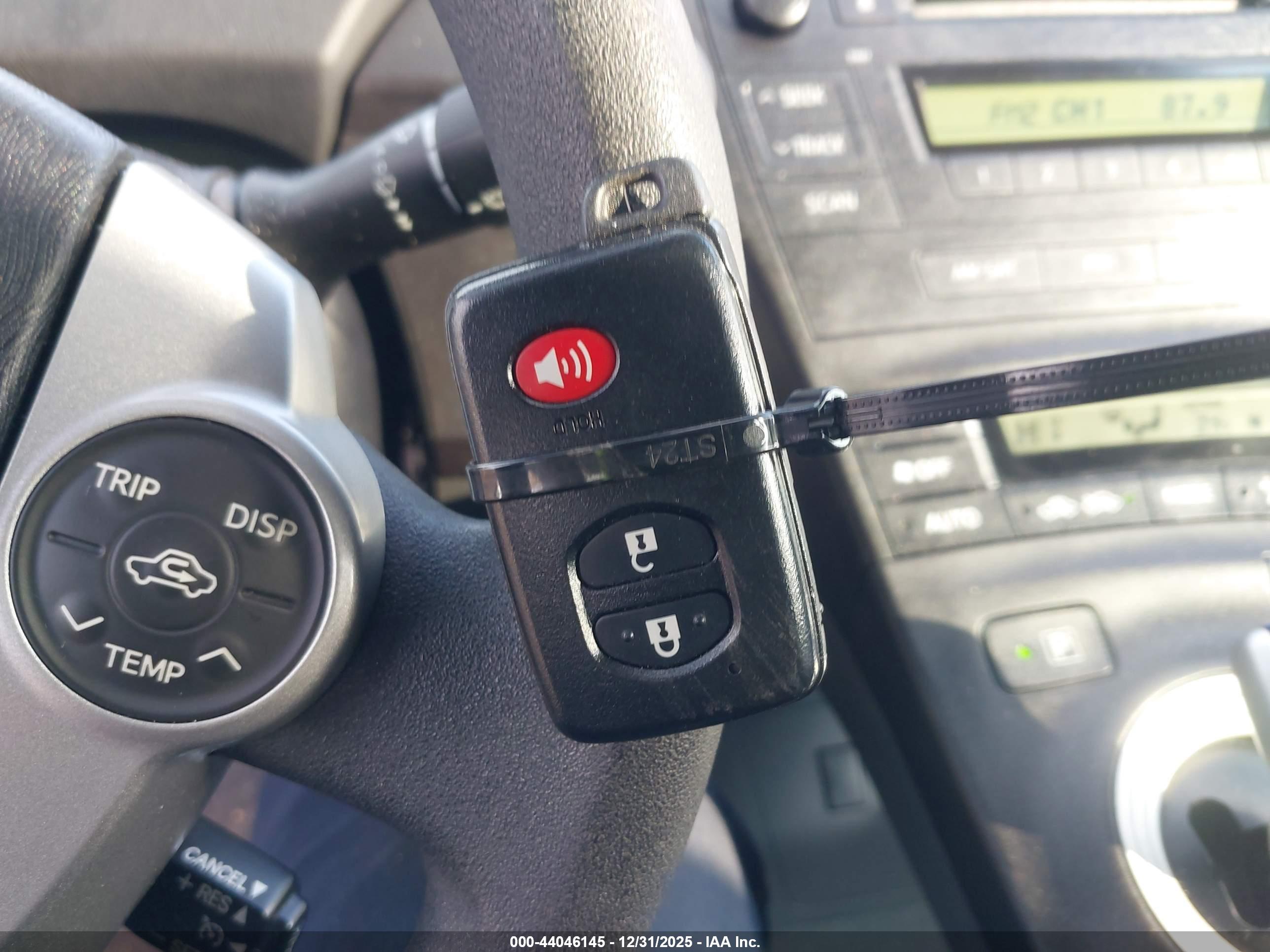 TOYOTA PRIUS image 11