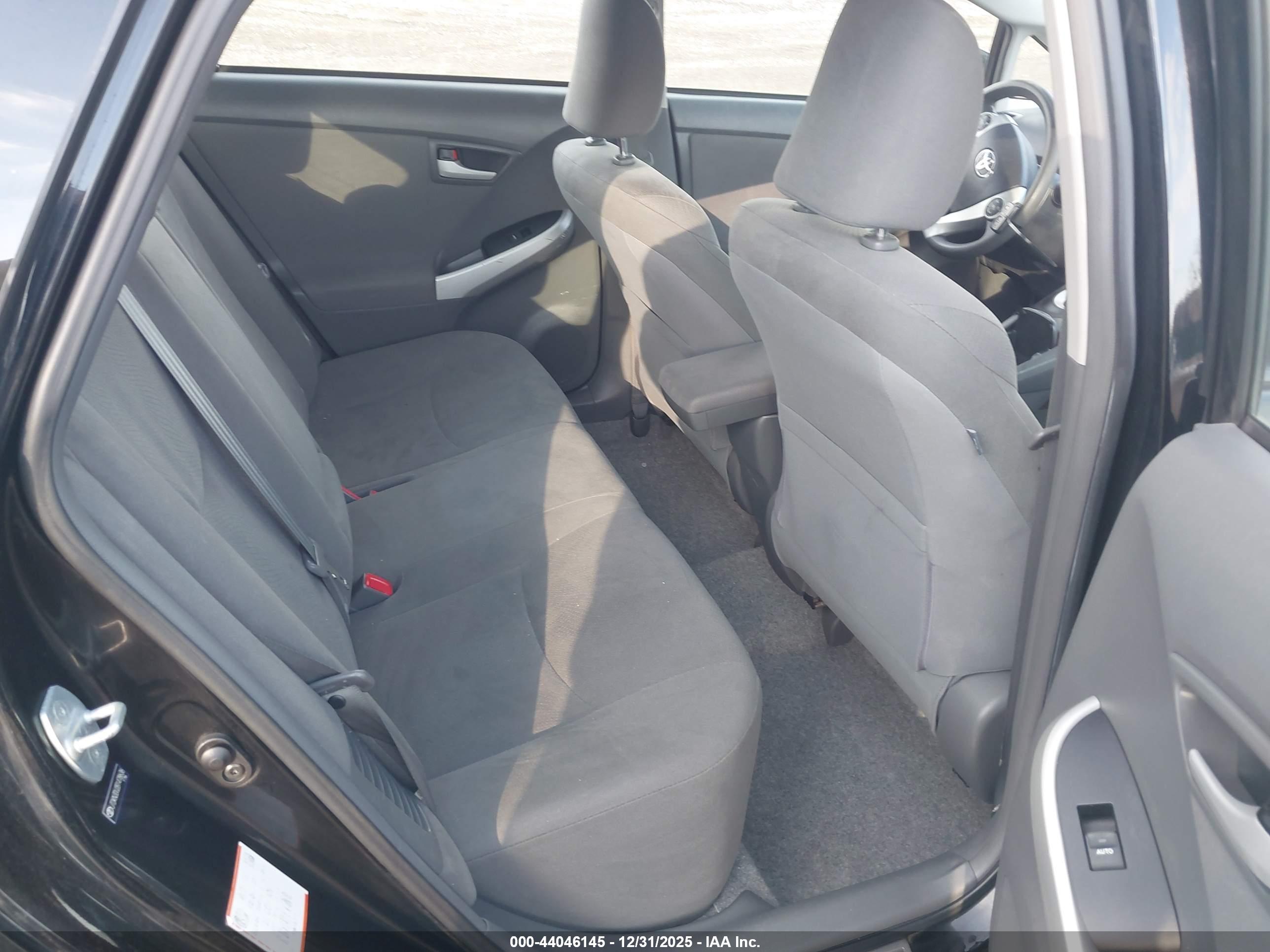 TOYOTA PRIUS image 8