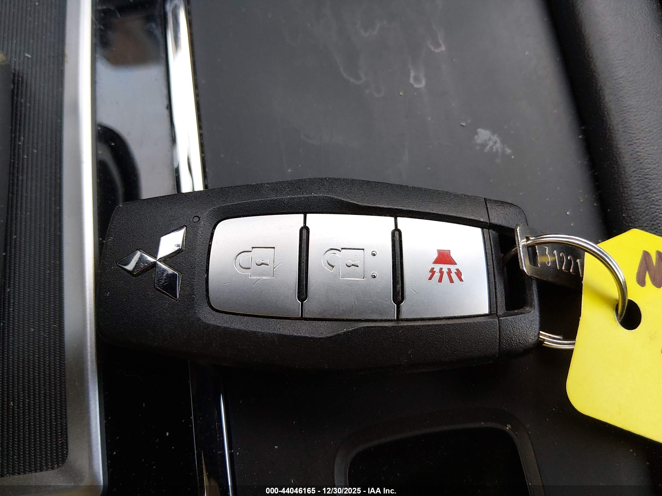 MITSUBISHI OUTLANDER image 11