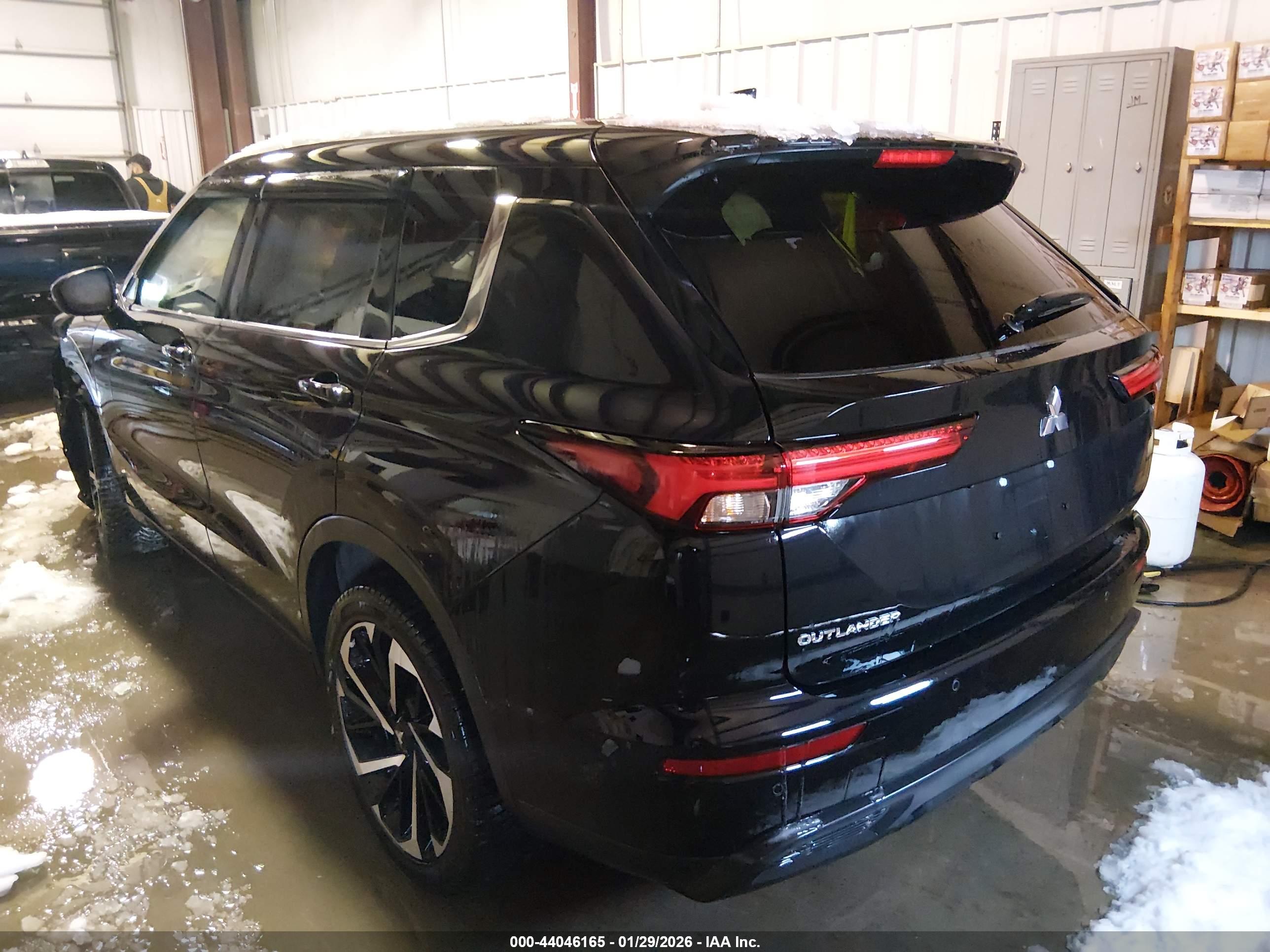 MITSUBISHI OUTLANDER image 3