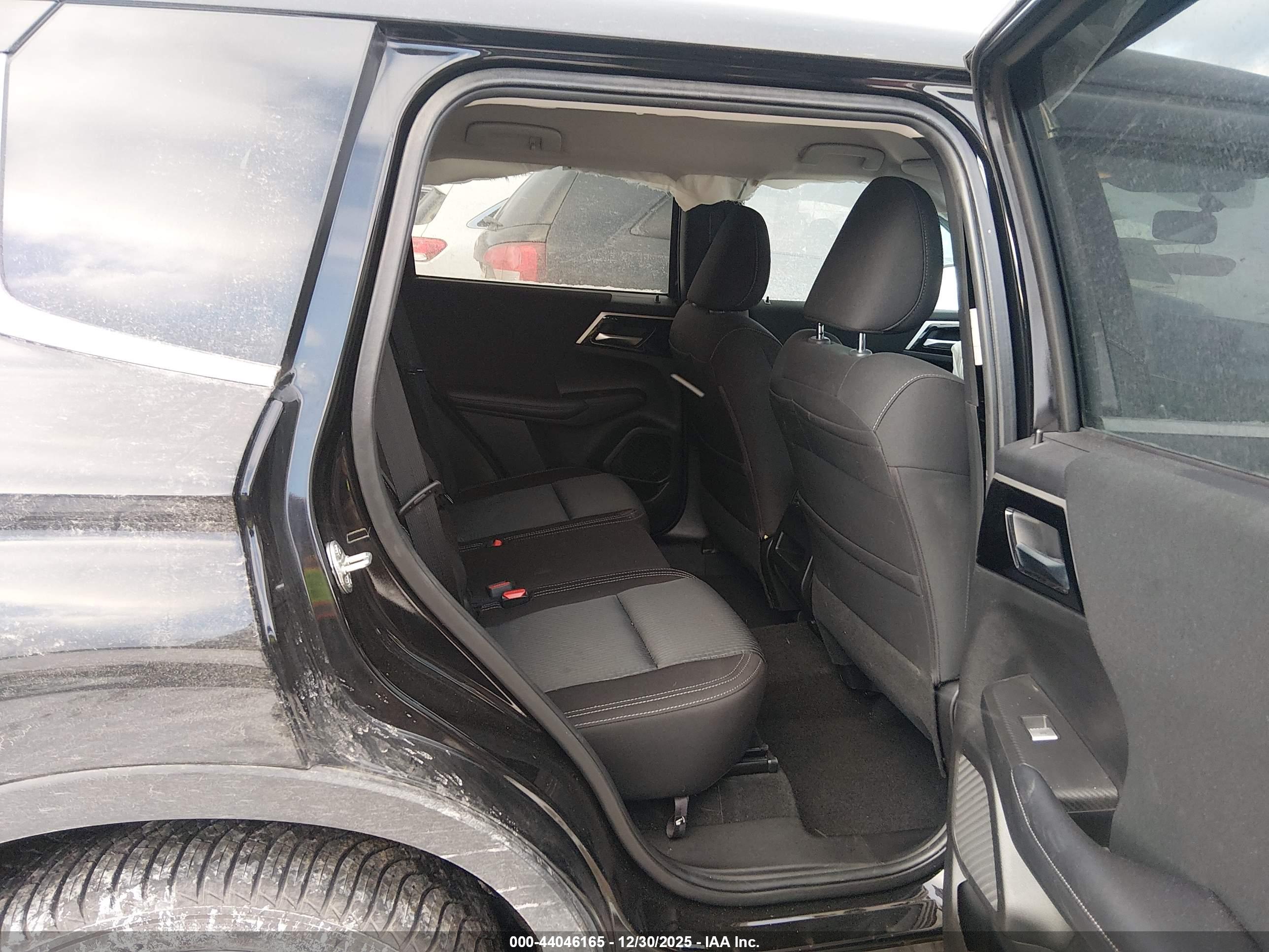 MITSUBISHI OUTLANDER image 8