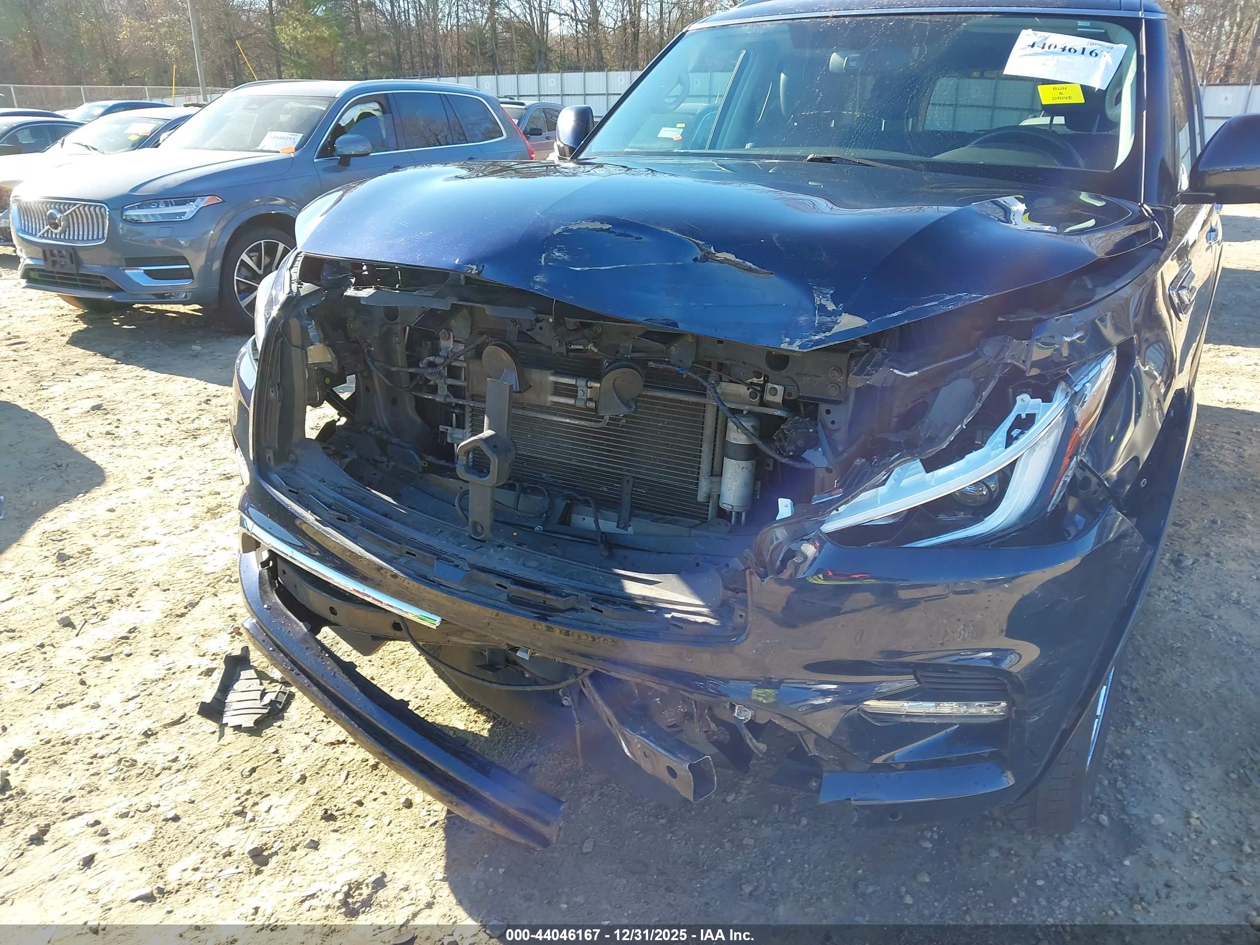 INFINITI QX80 image 6