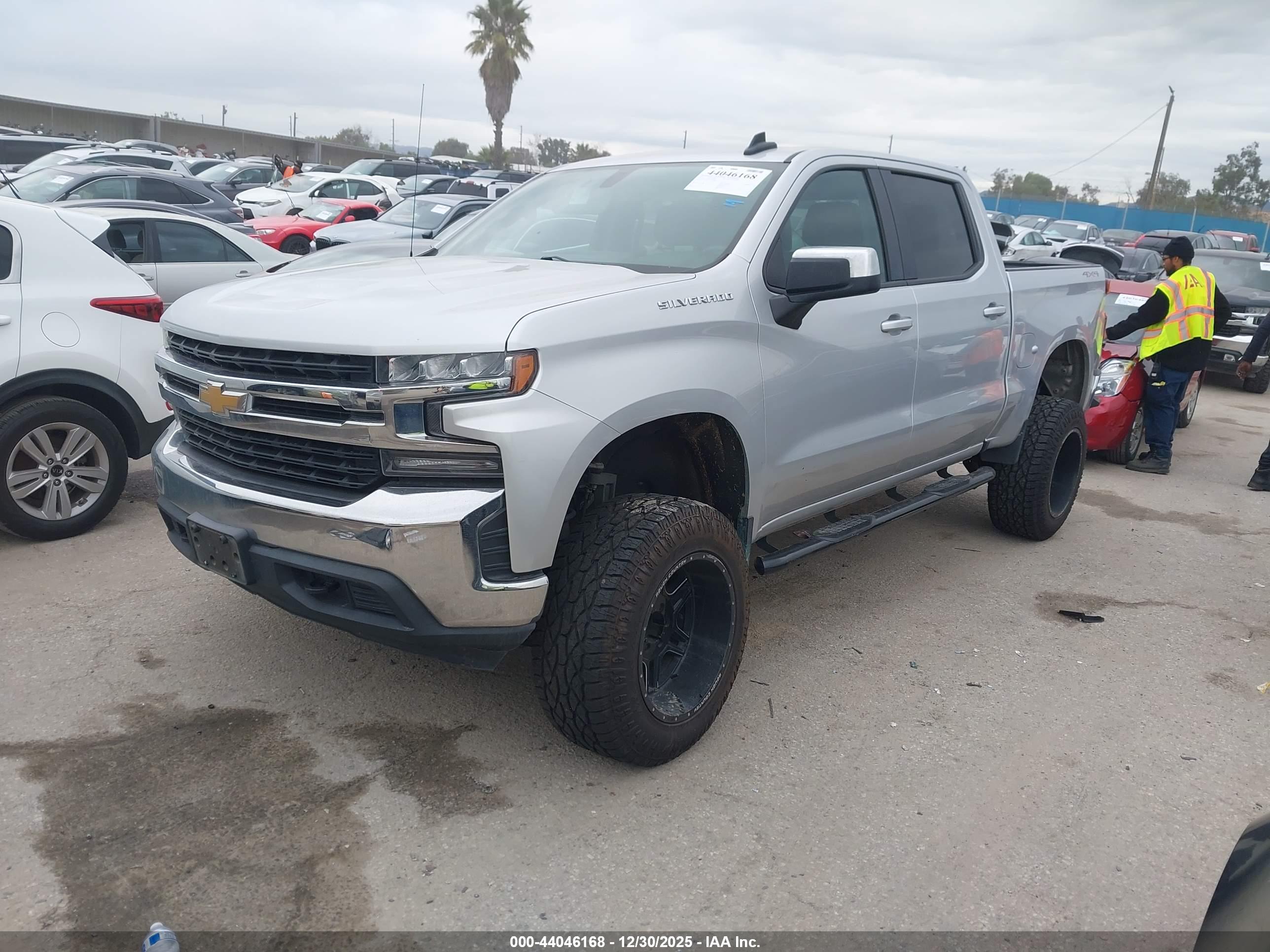 CHEVROLET SILVERADO image 2