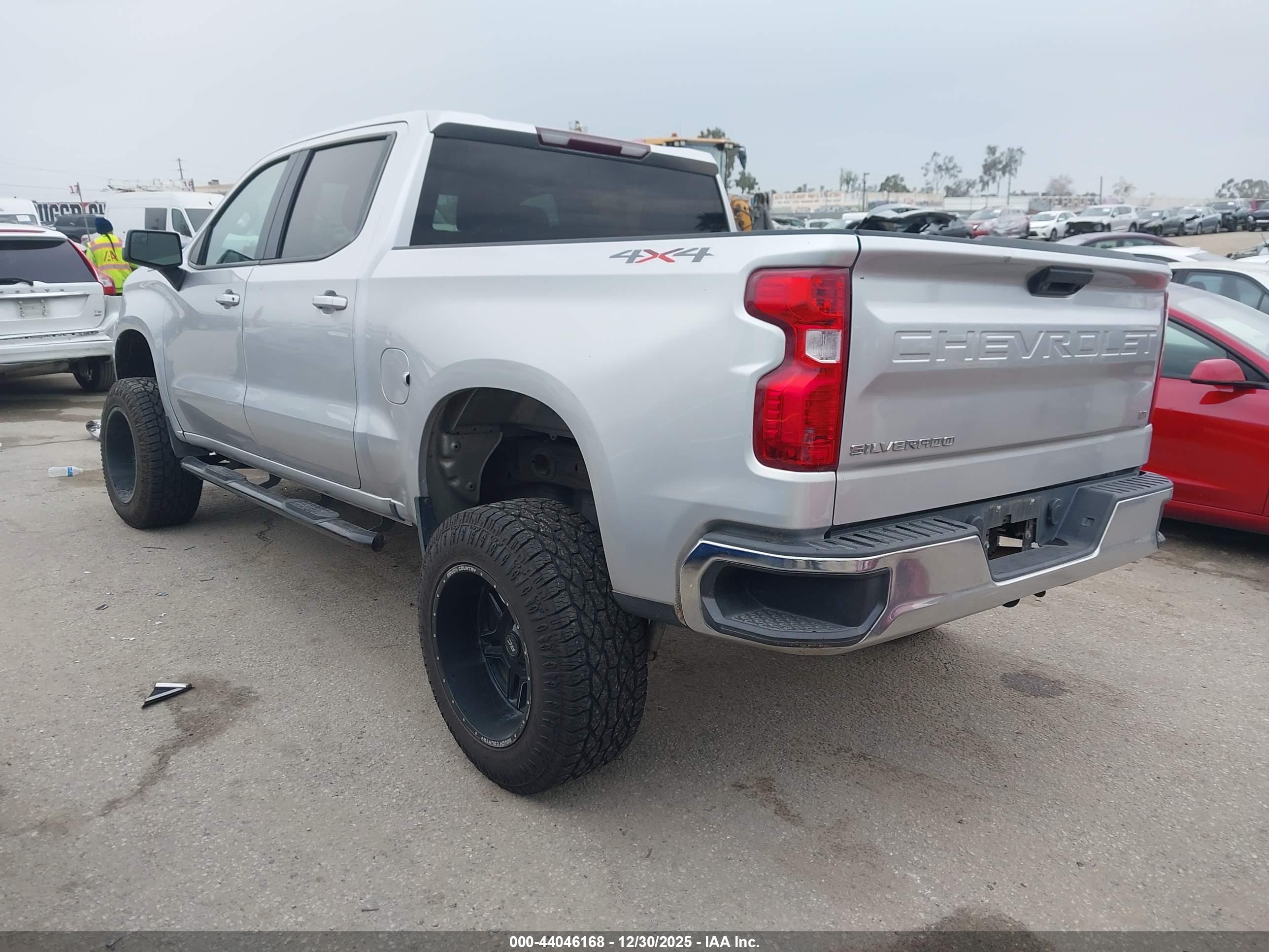 CHEVROLET SILVERADO image 3