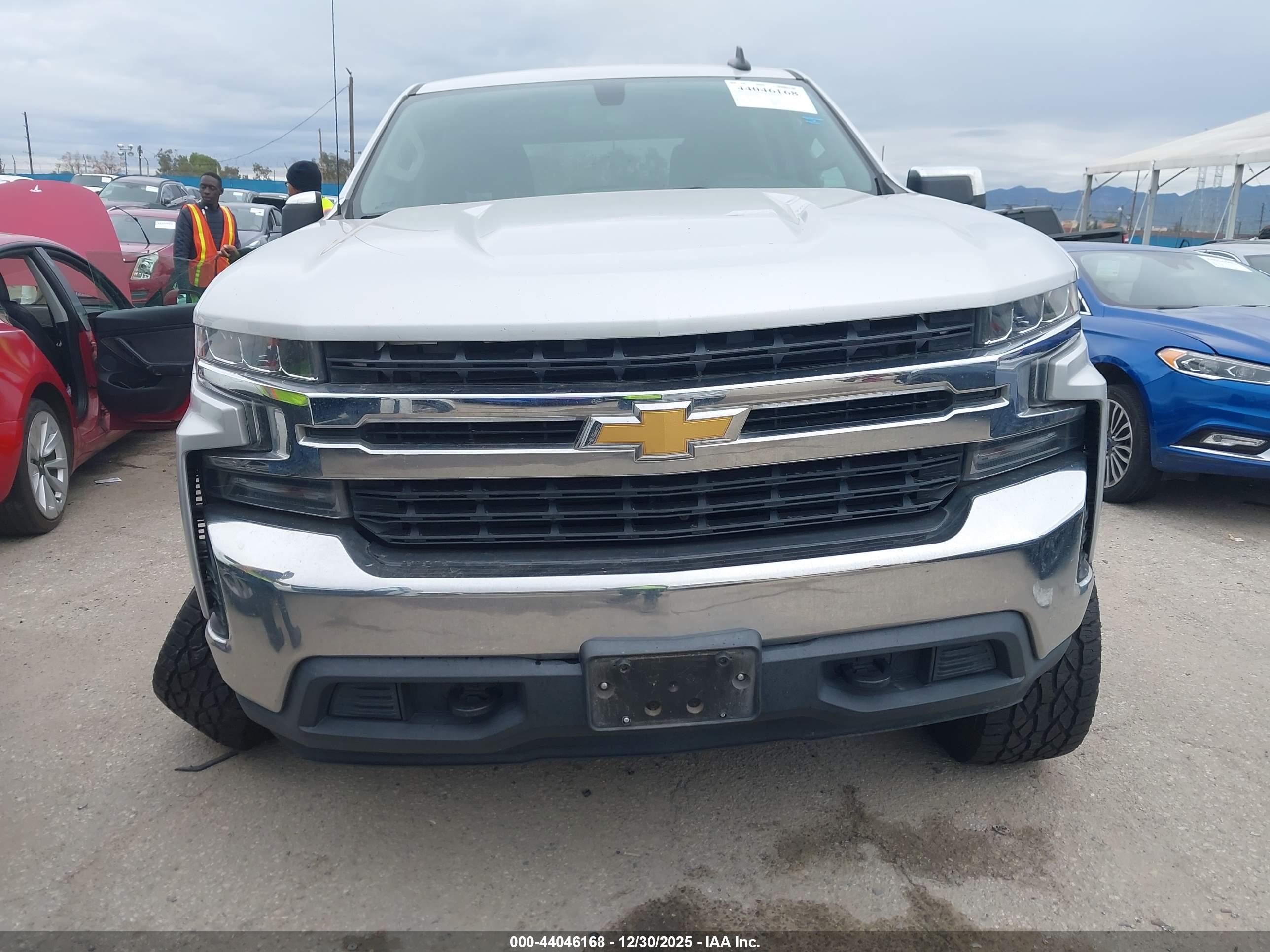 CHEVROLET SILVERADO image 6