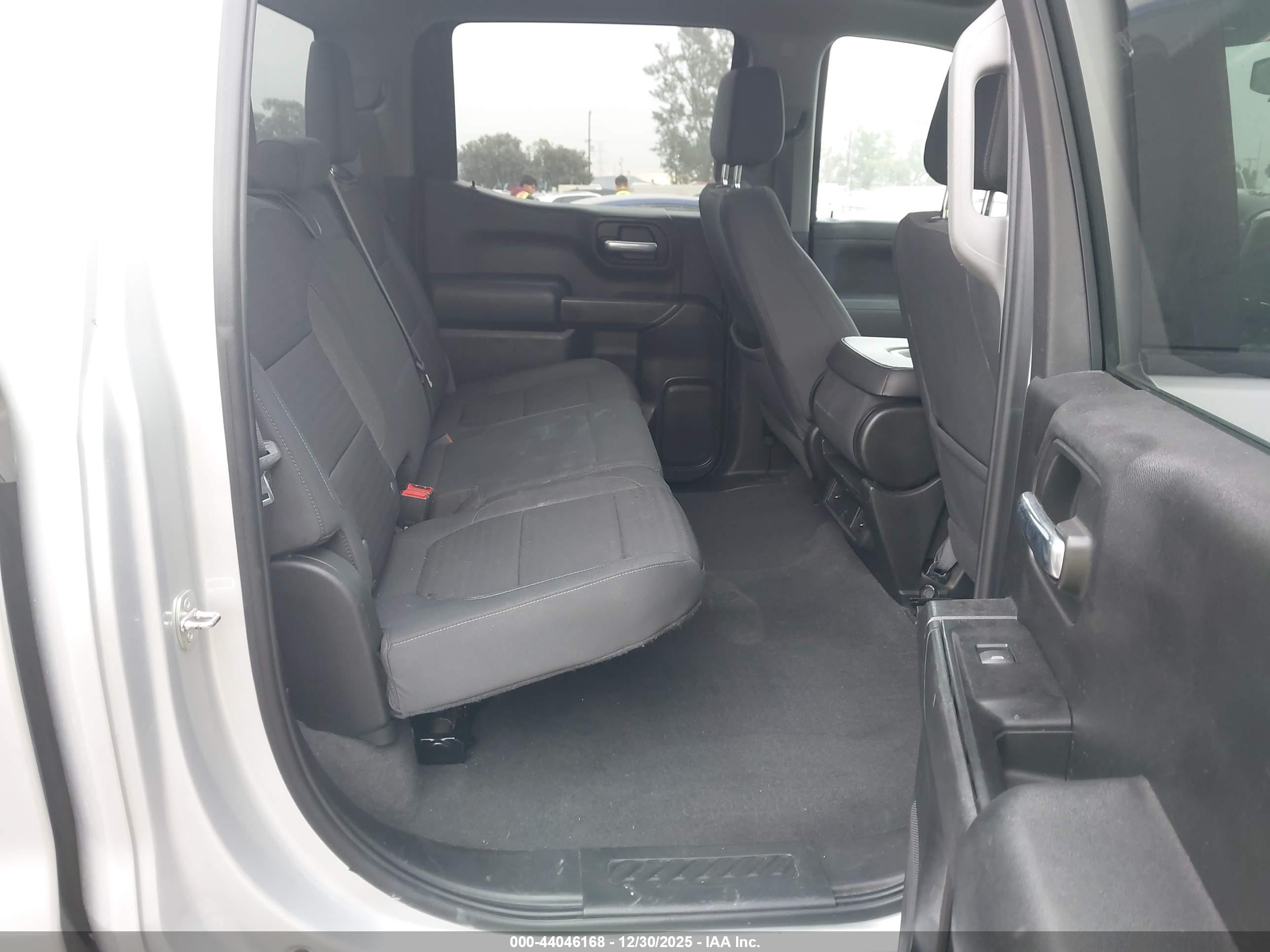 CHEVROLET SILVERADO image 8
