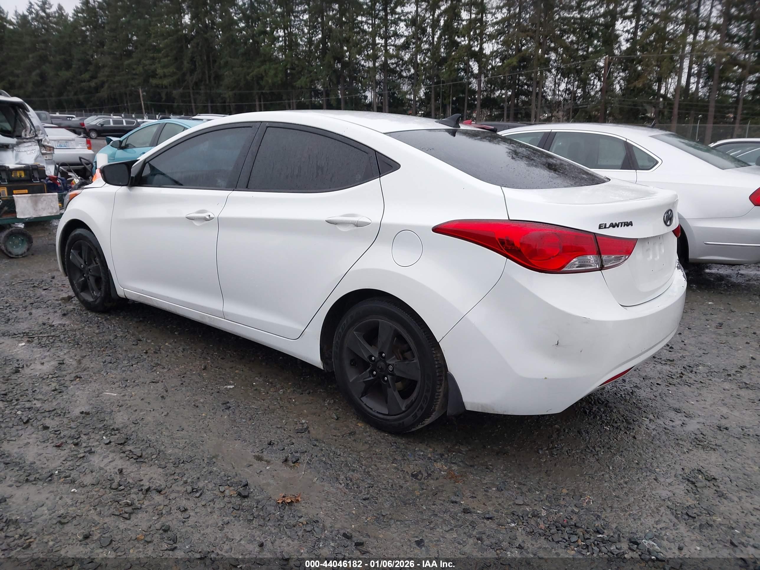 HYUNDAI ELANTRA image 3