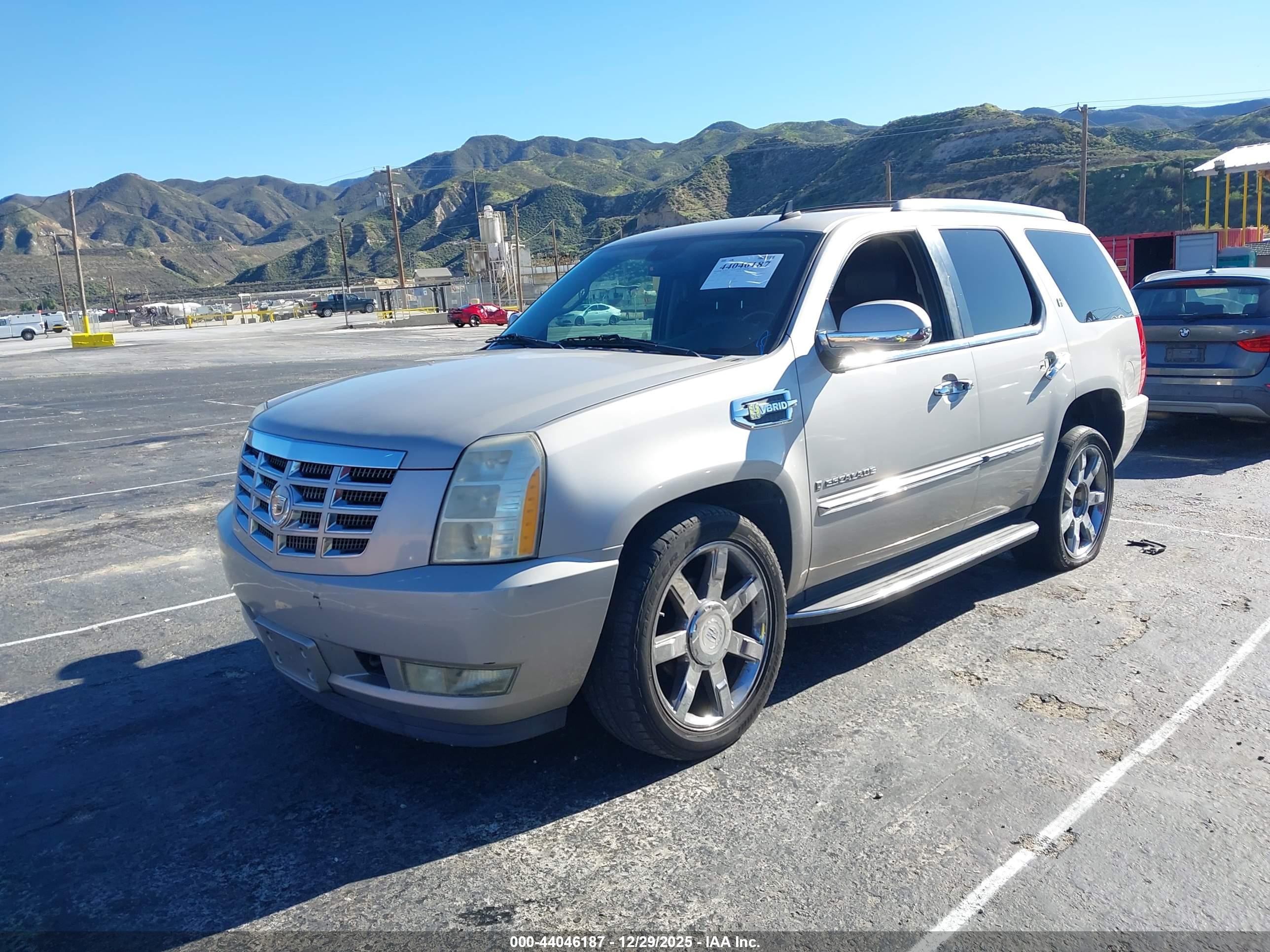 CADILLAC ESCALADE image 2