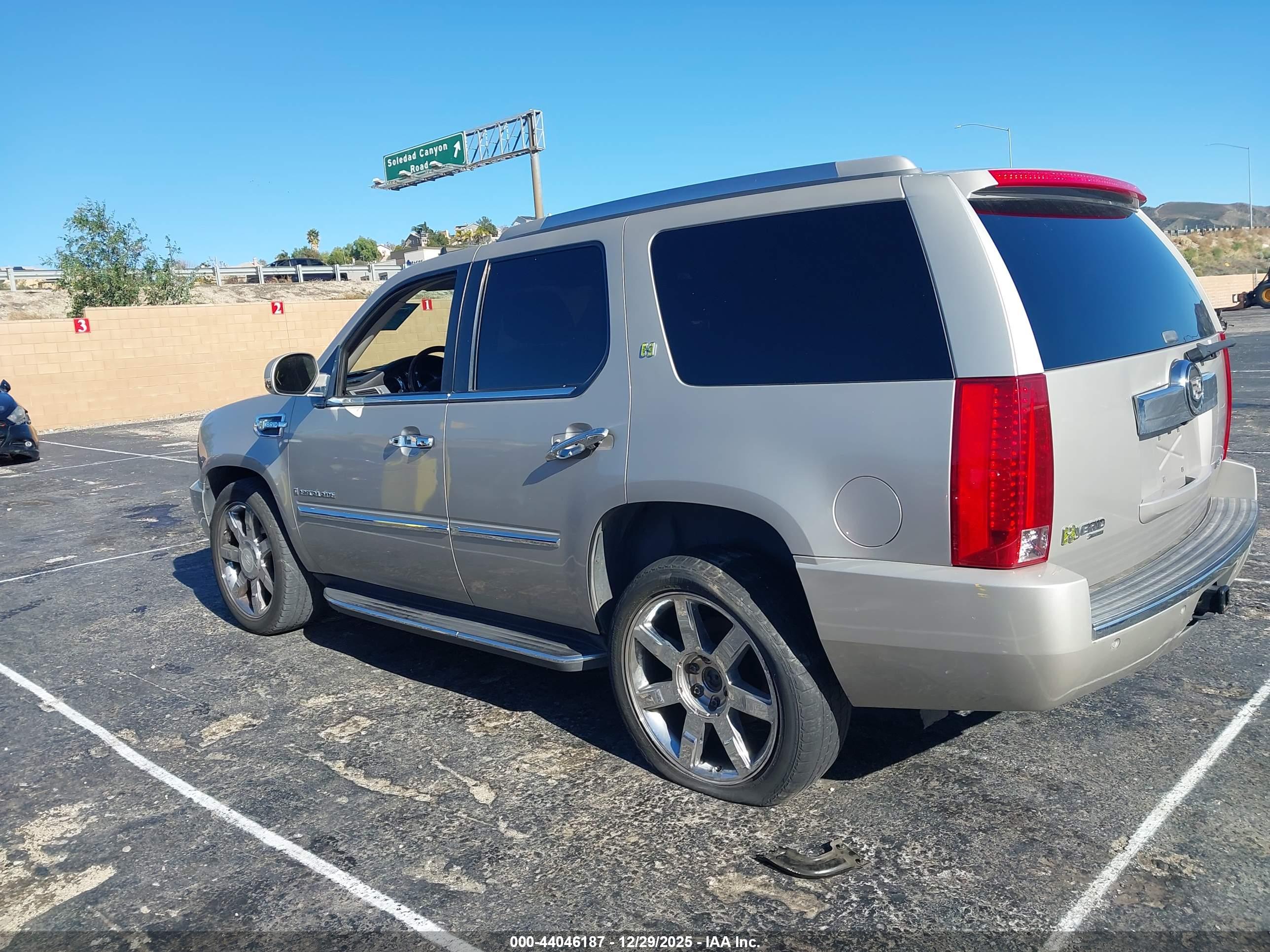 CADILLAC ESCALADE image 3