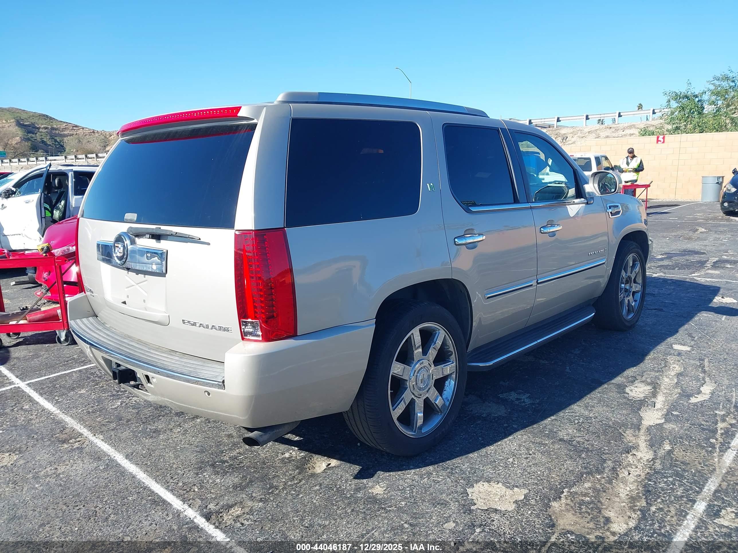 CADILLAC ESCALADE image 4
