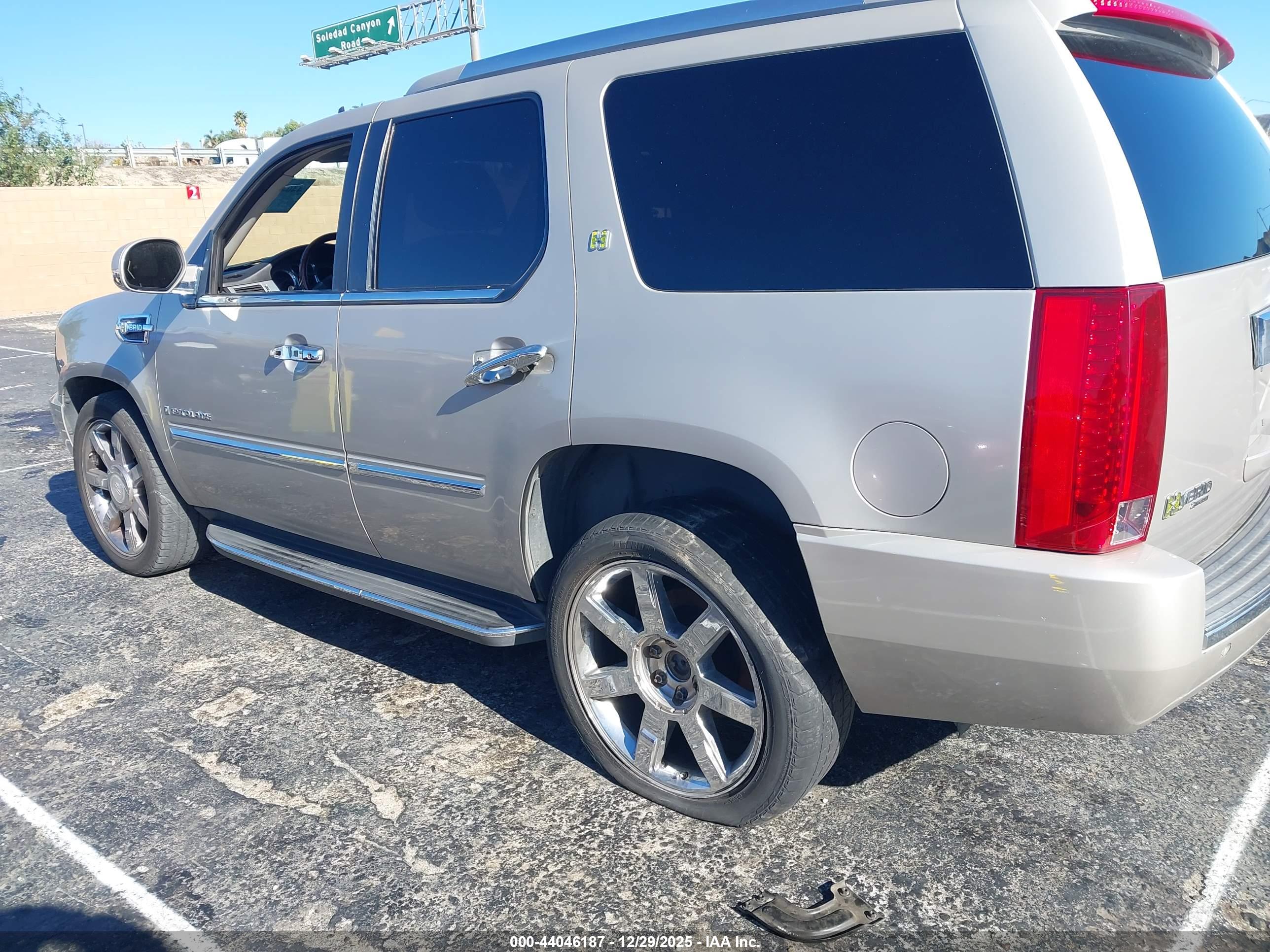 CADILLAC ESCALADE image 6