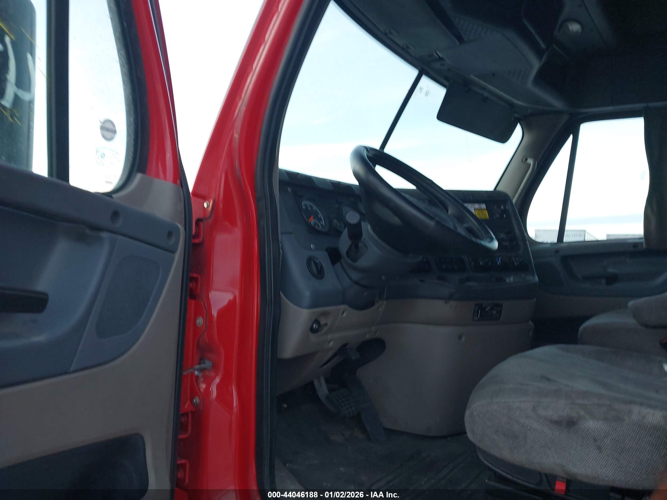 FREIGHTLINER CASCADIA image 8