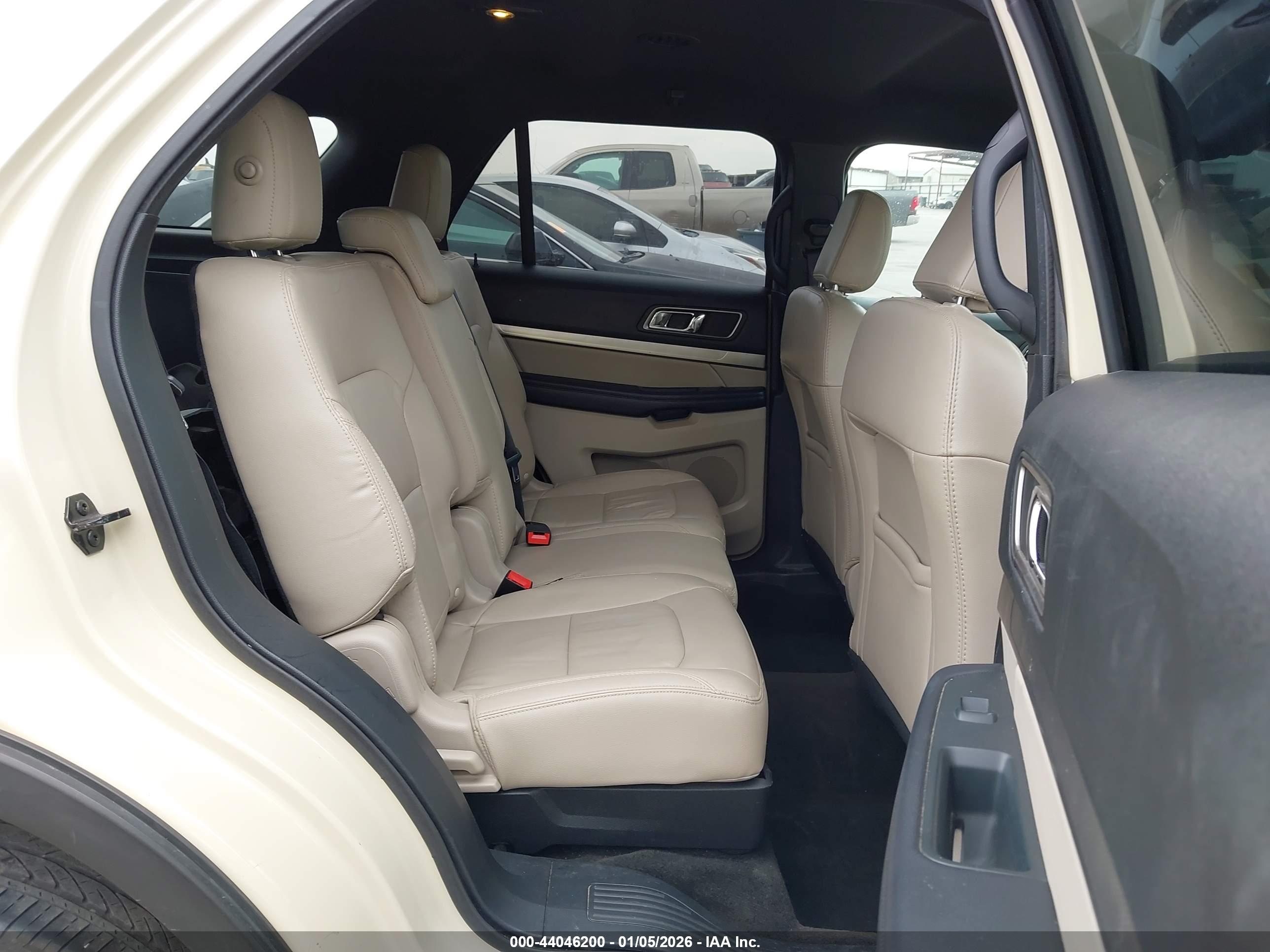 FORD EXPLORER image 8