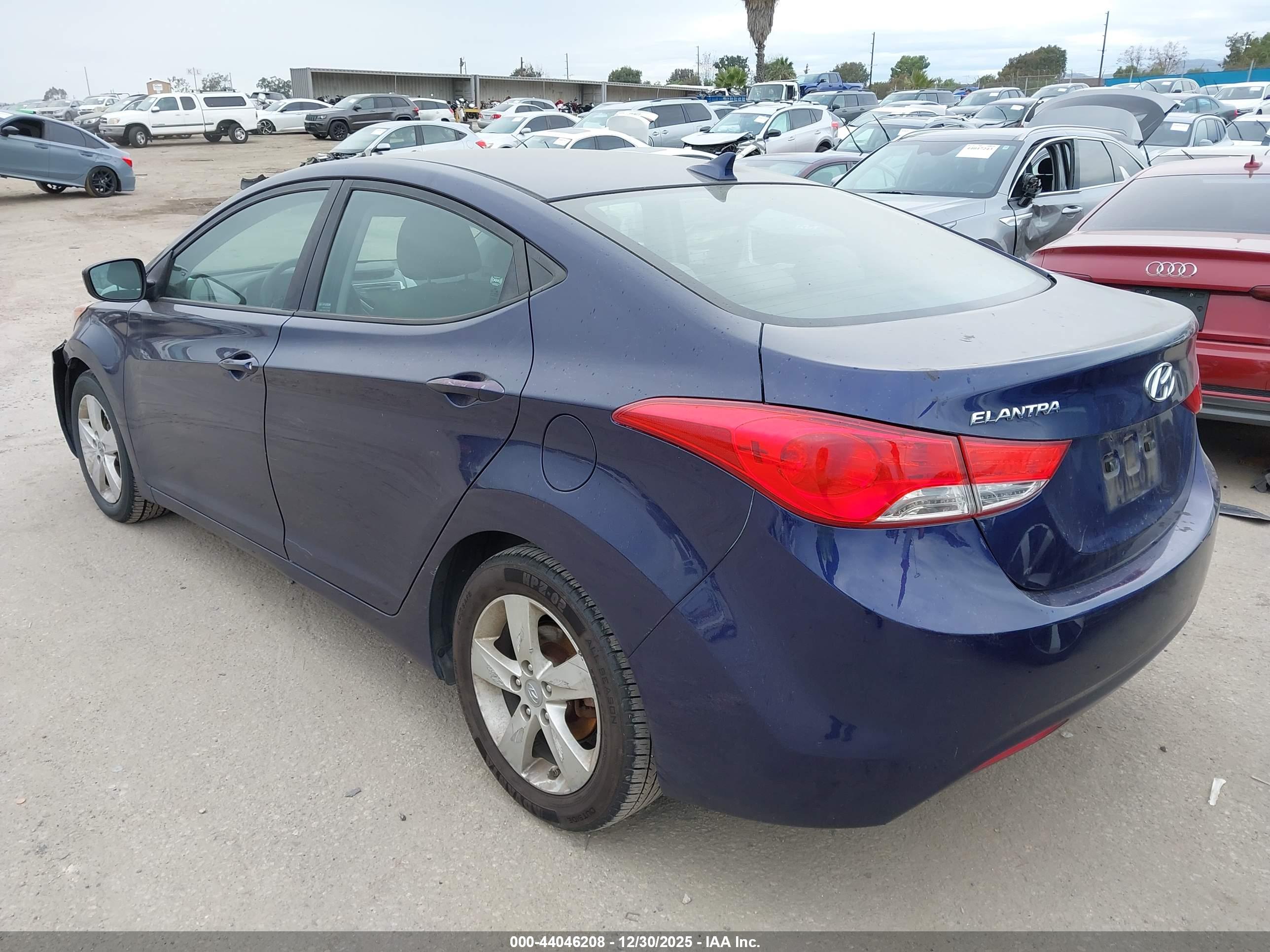 HYUNDAI ELANTRA image 3