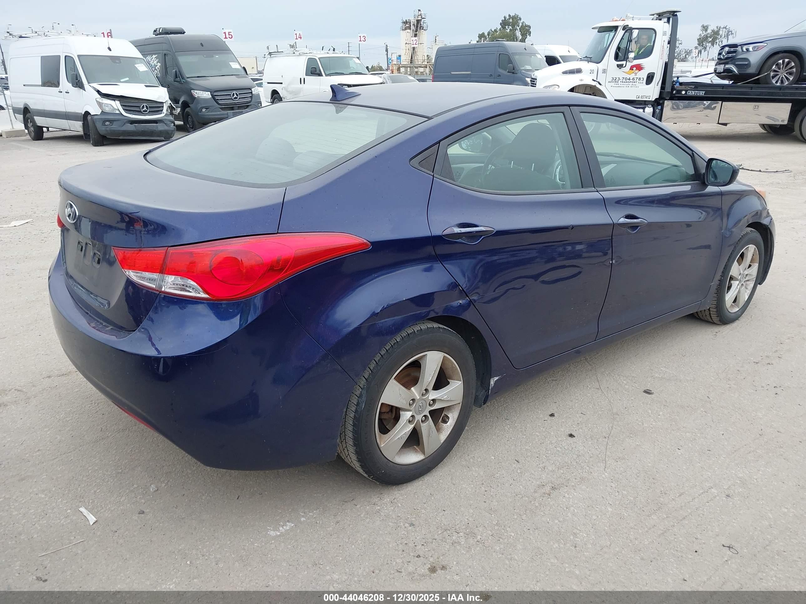 HYUNDAI ELANTRA image 4