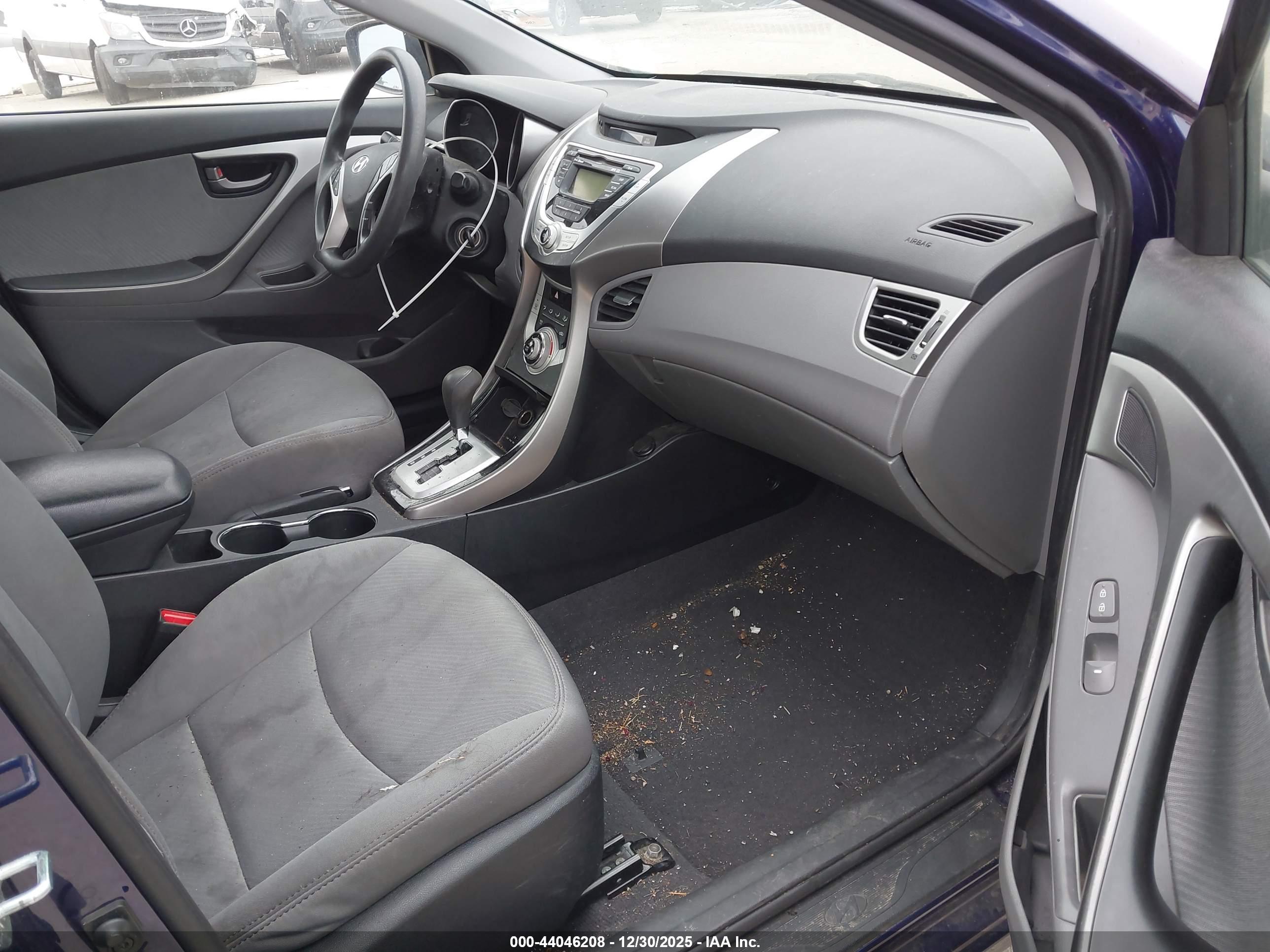 HYUNDAI ELANTRA image 5
