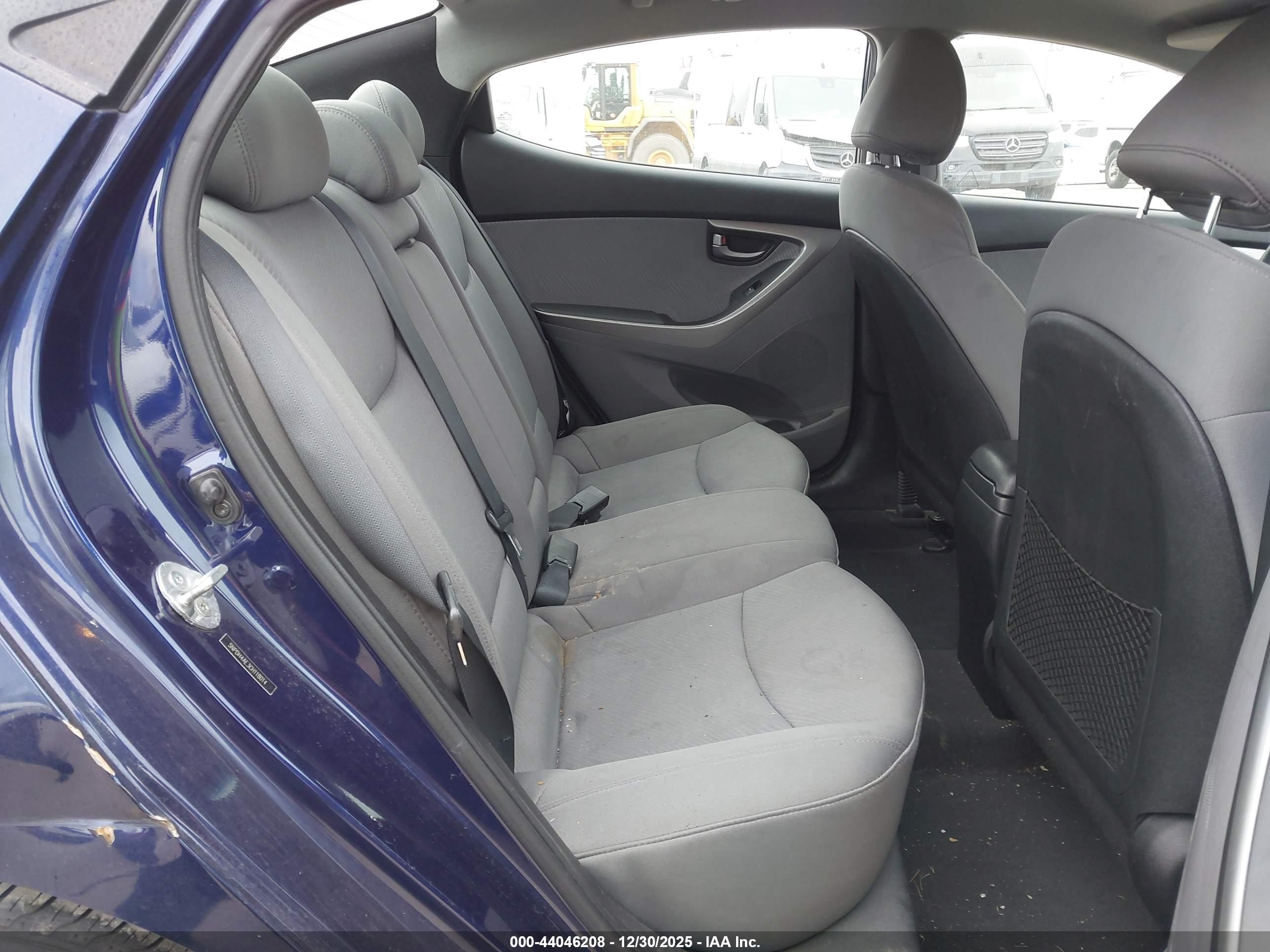 HYUNDAI ELANTRA image 8