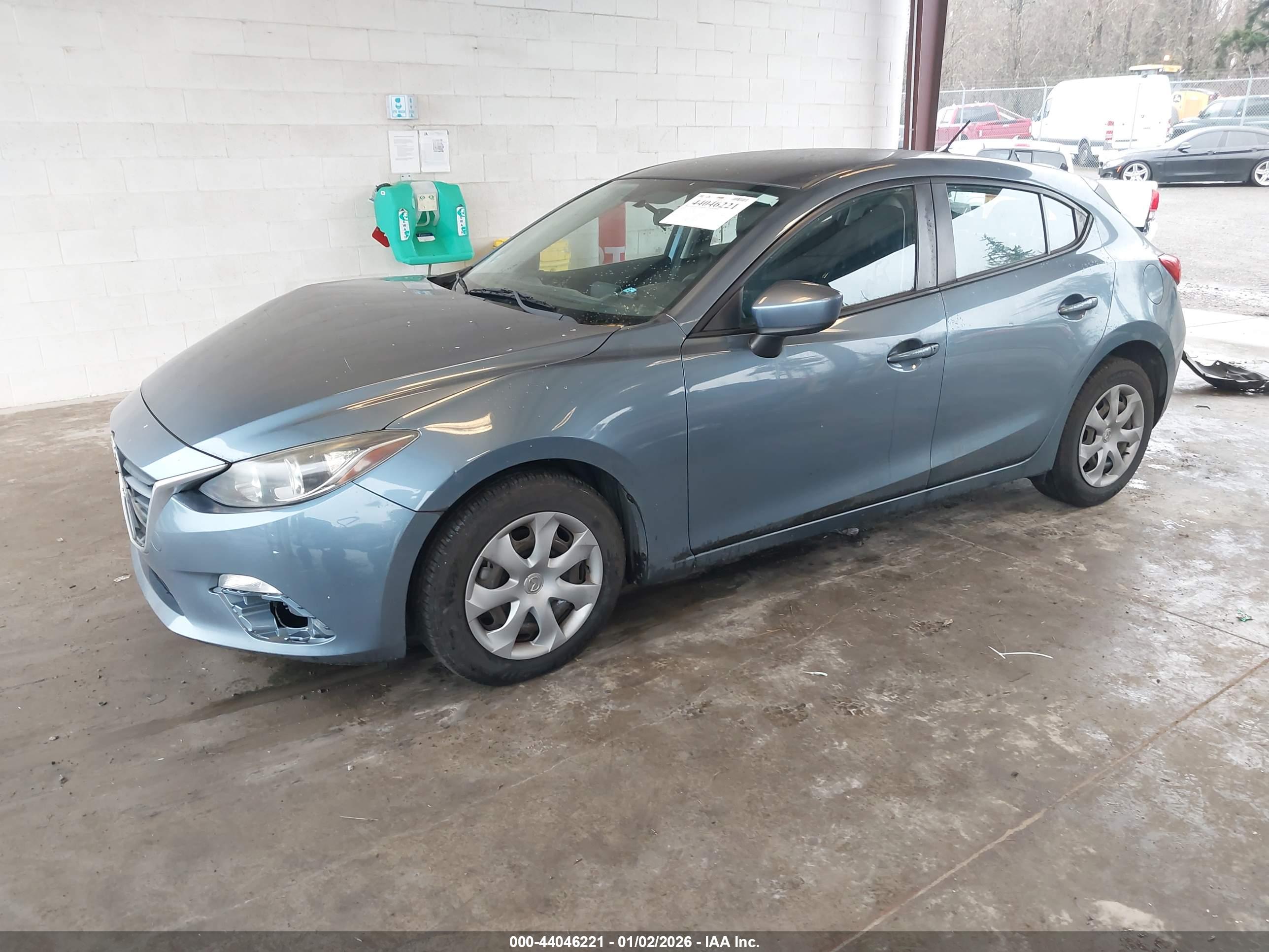 MAZDA MAZDA3 image 2