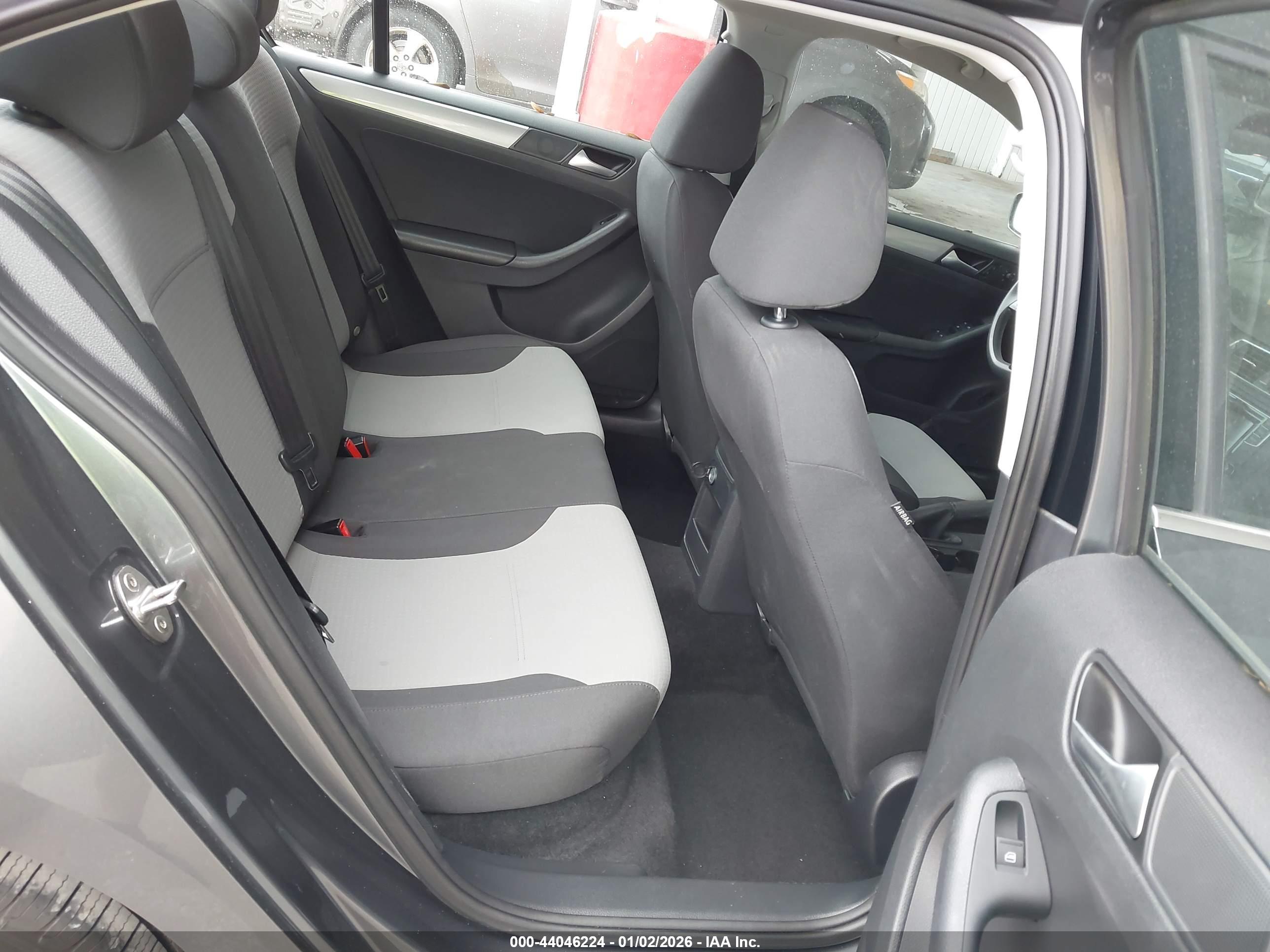 VOLKSWAGEN JETTA image 8