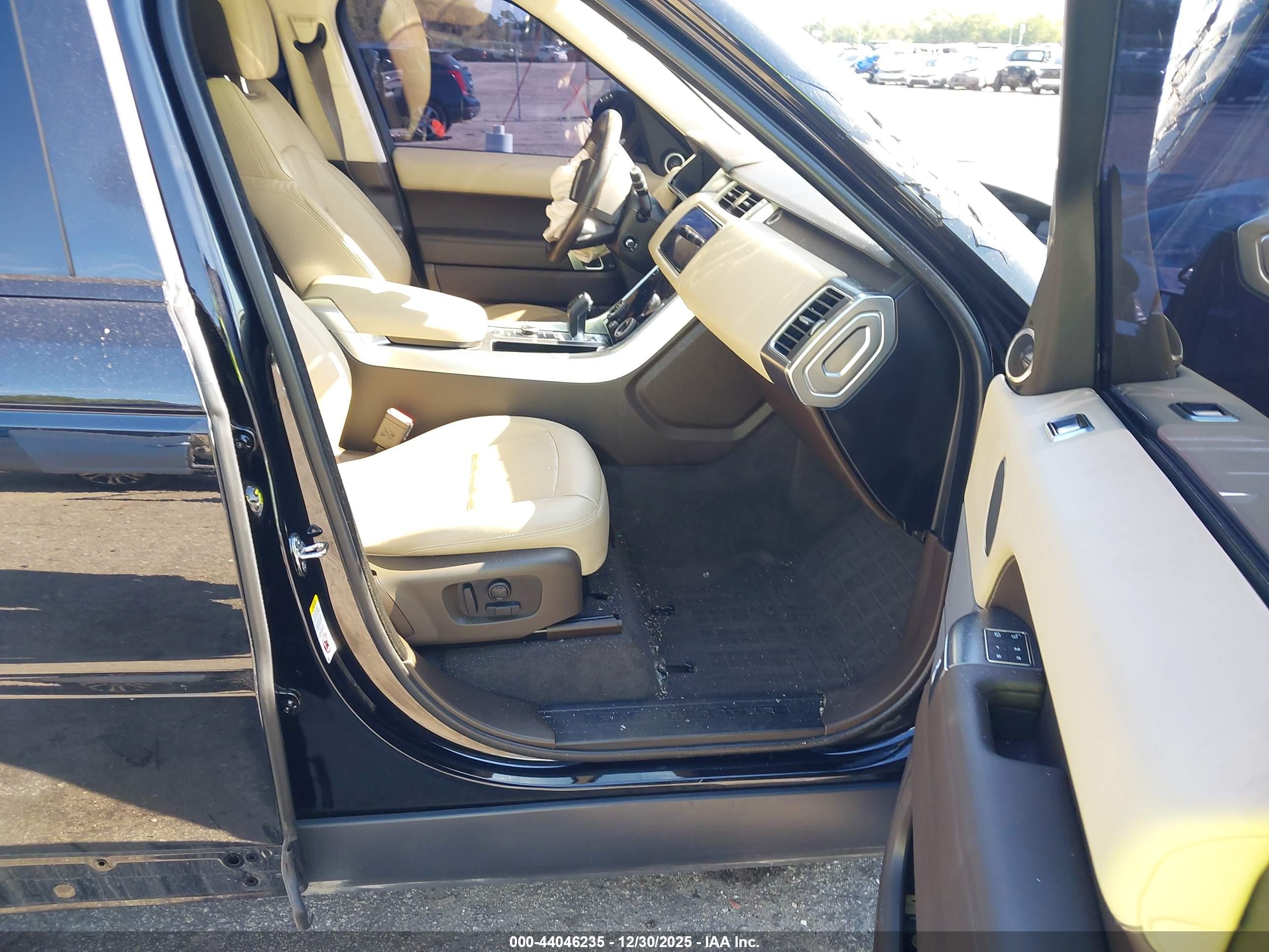LAND ROVER image 5