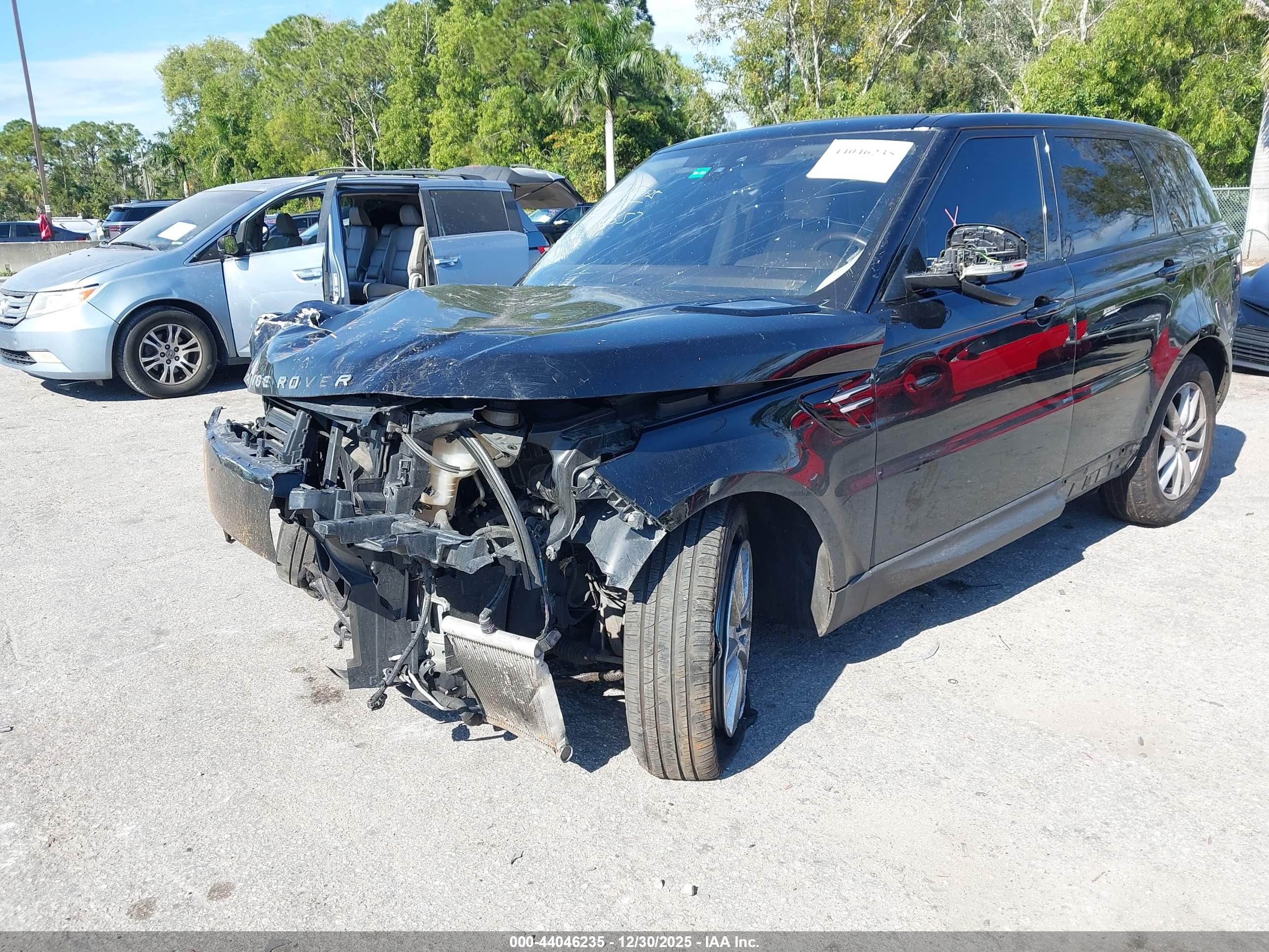 LAND ROVER image 6