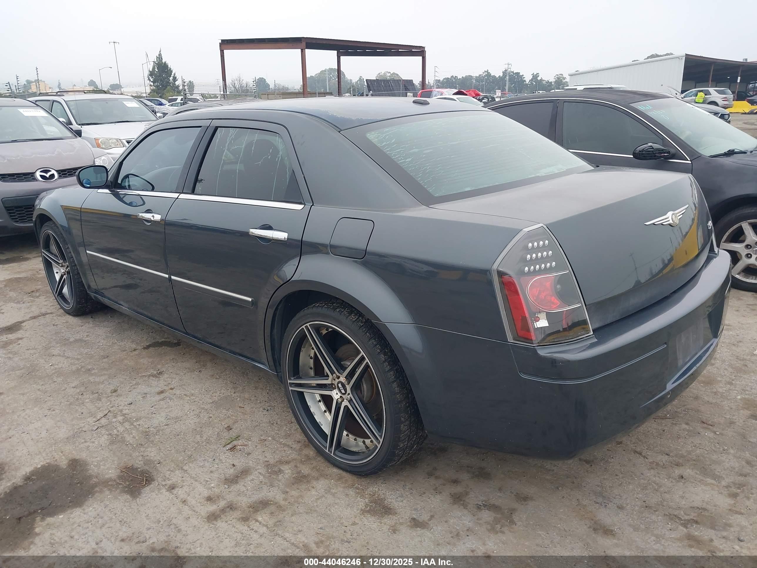 CHRYSLER 300 image 3