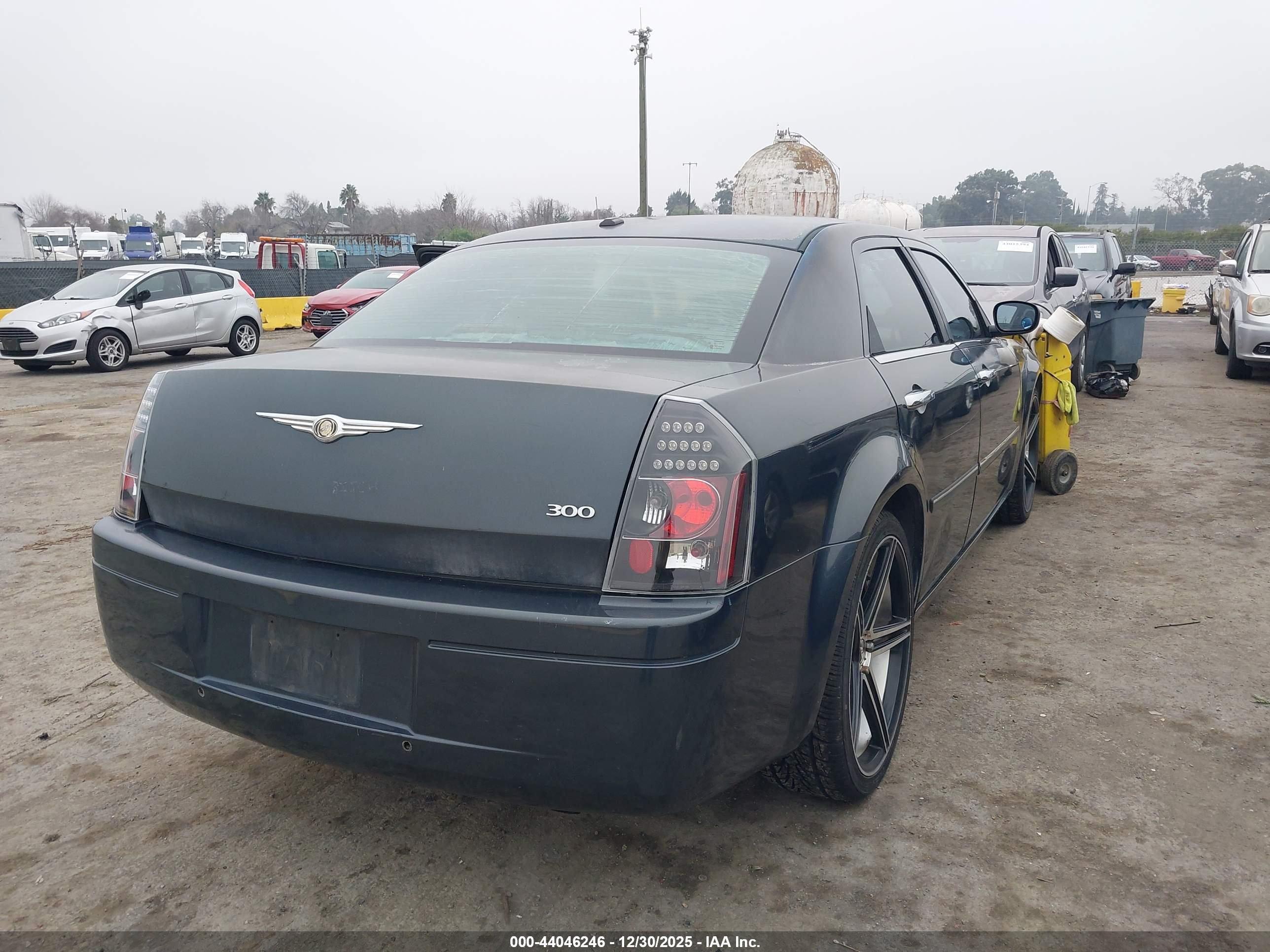 CHRYSLER 300 image 6