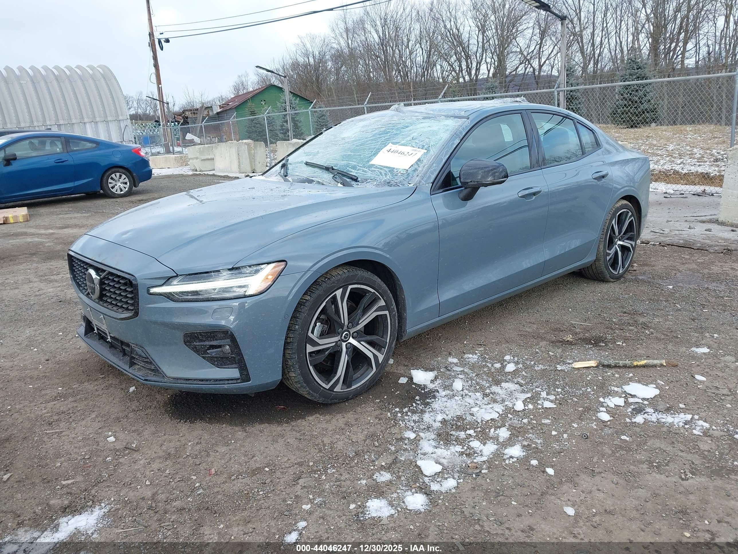 VOLVO S60 image 2