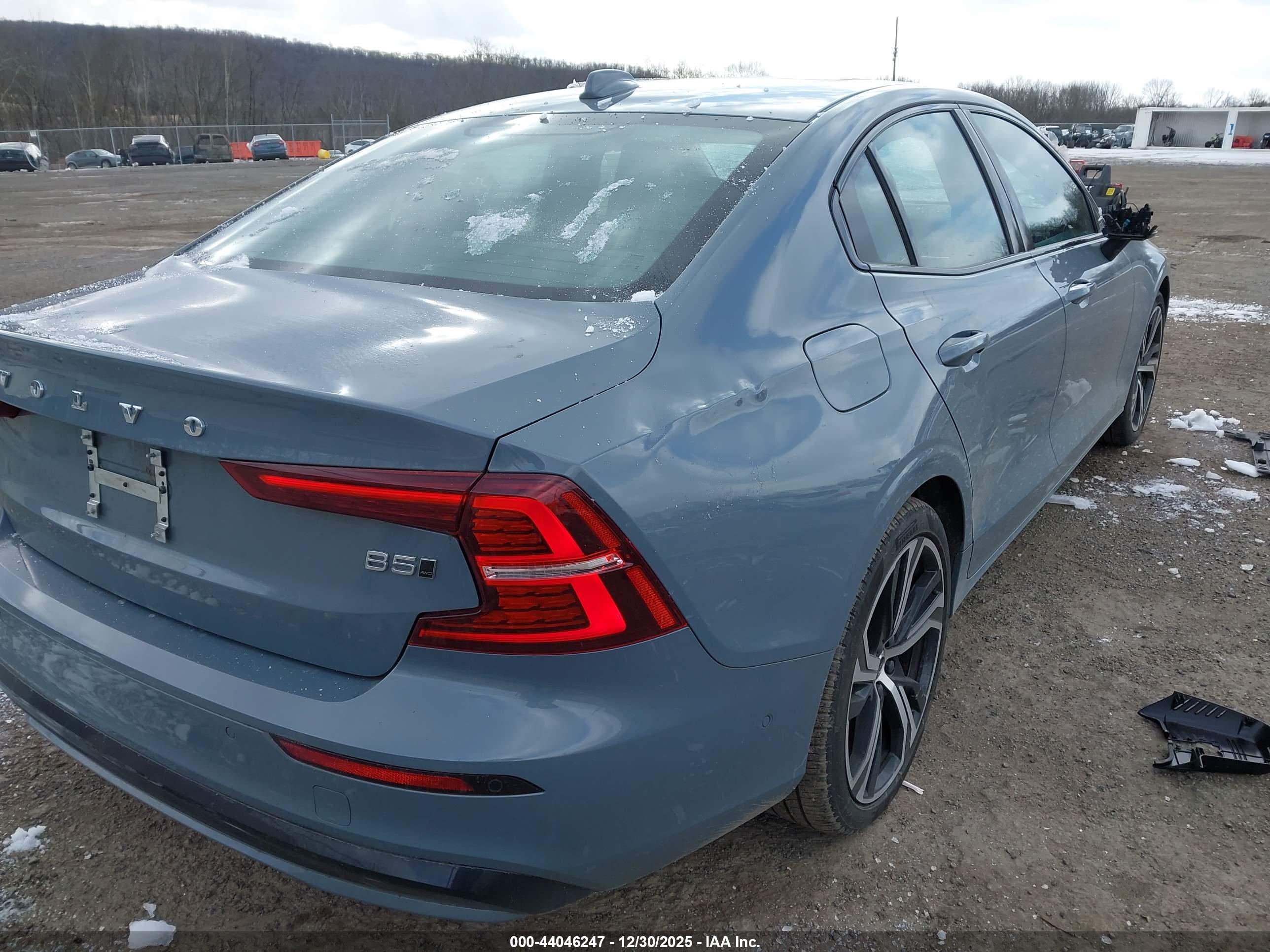VOLVO S60 image 6