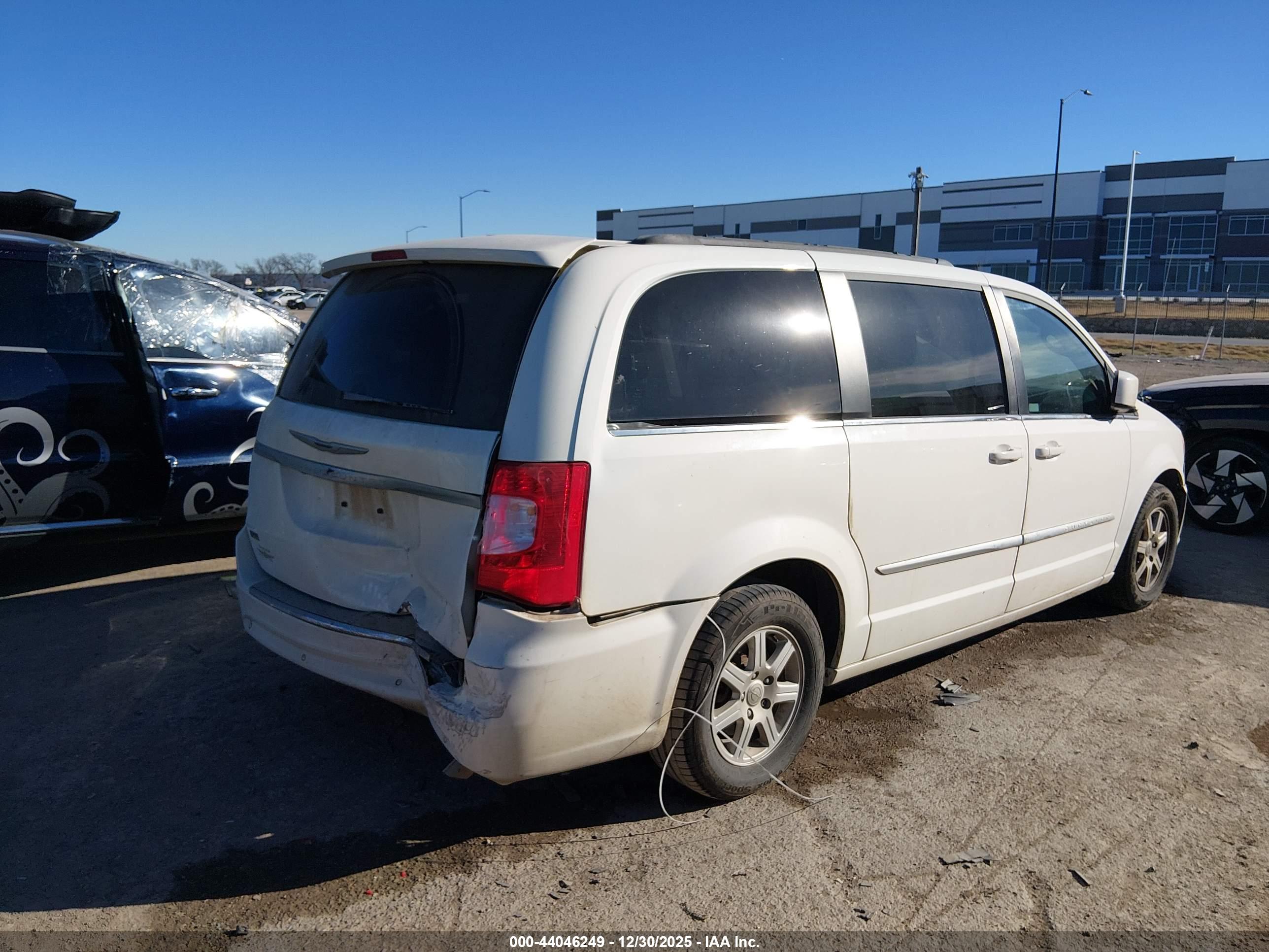 CHRYSLER TOWN image 4