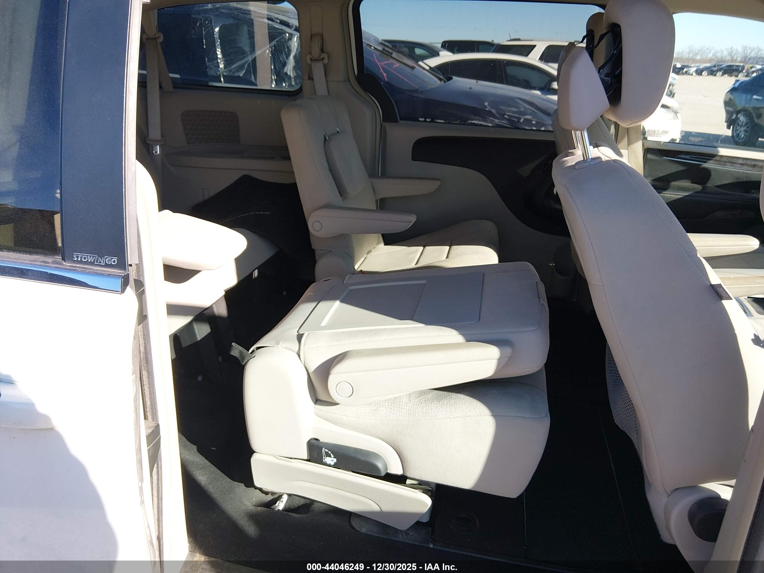 CHRYSLER TOWN image 8