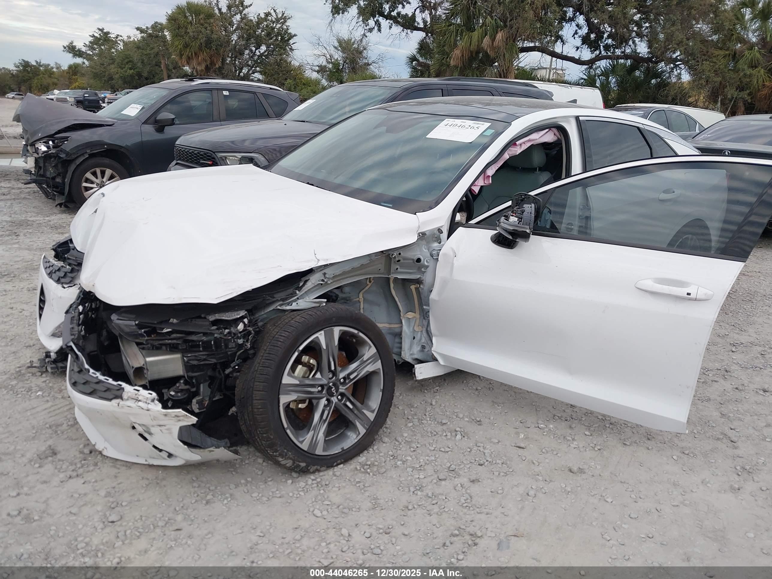 KIA K5 image 2