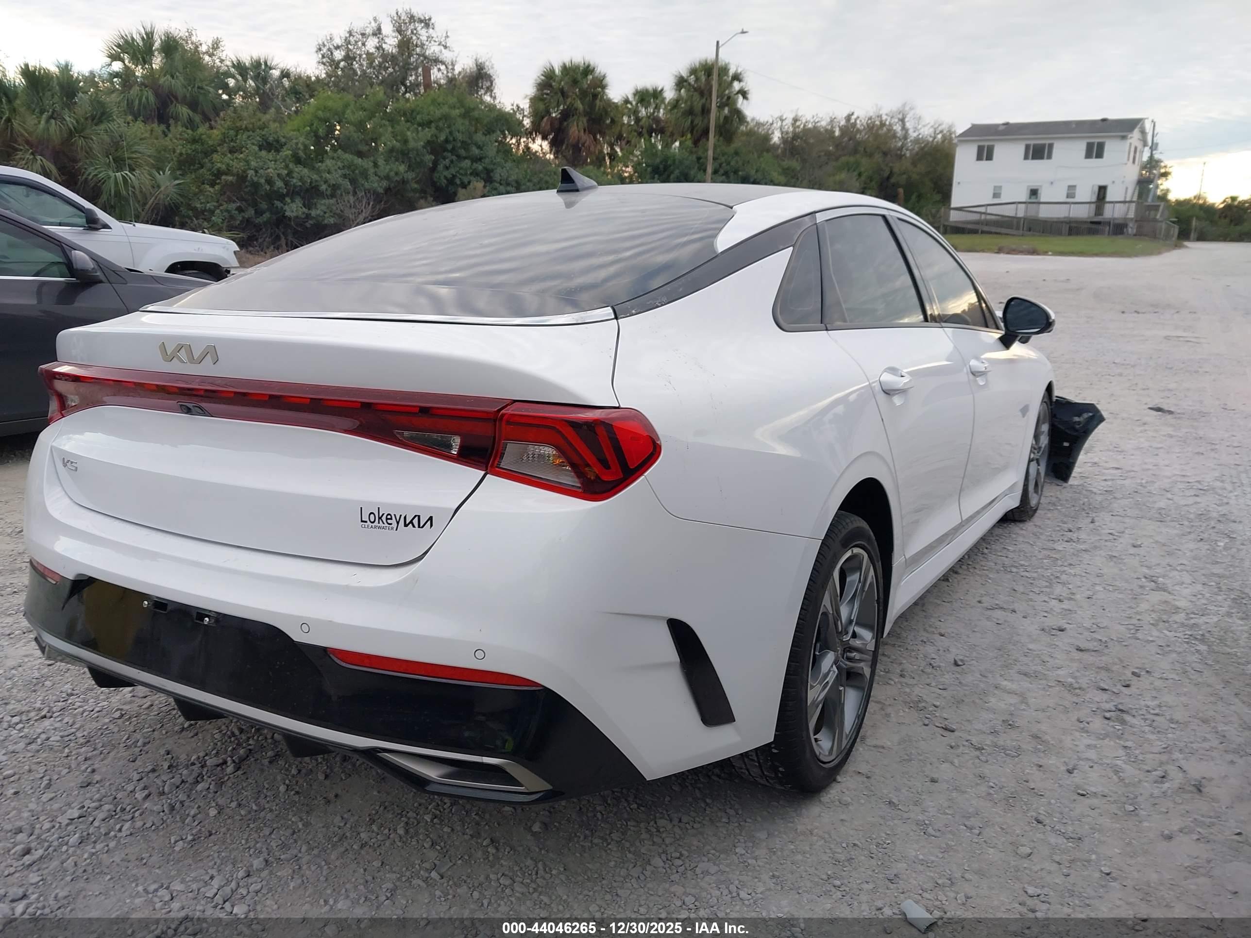 KIA K5 image 4