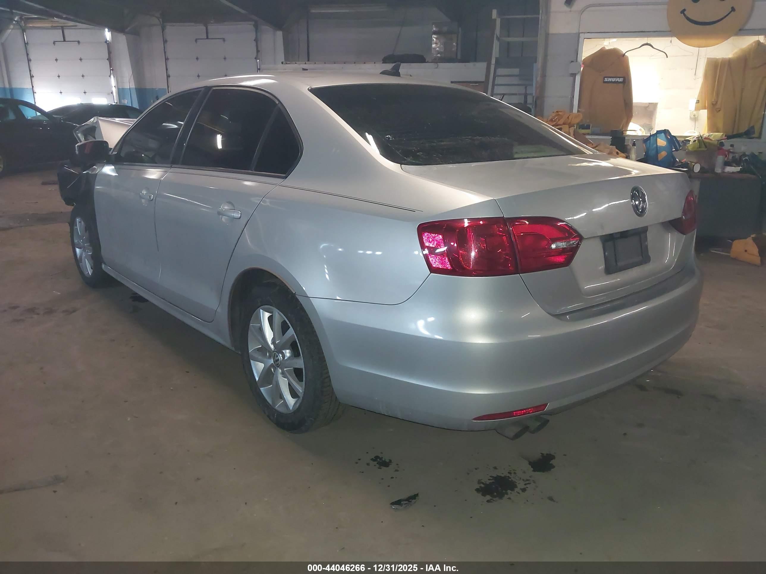 VOLKSWAGEN JETTA image 3