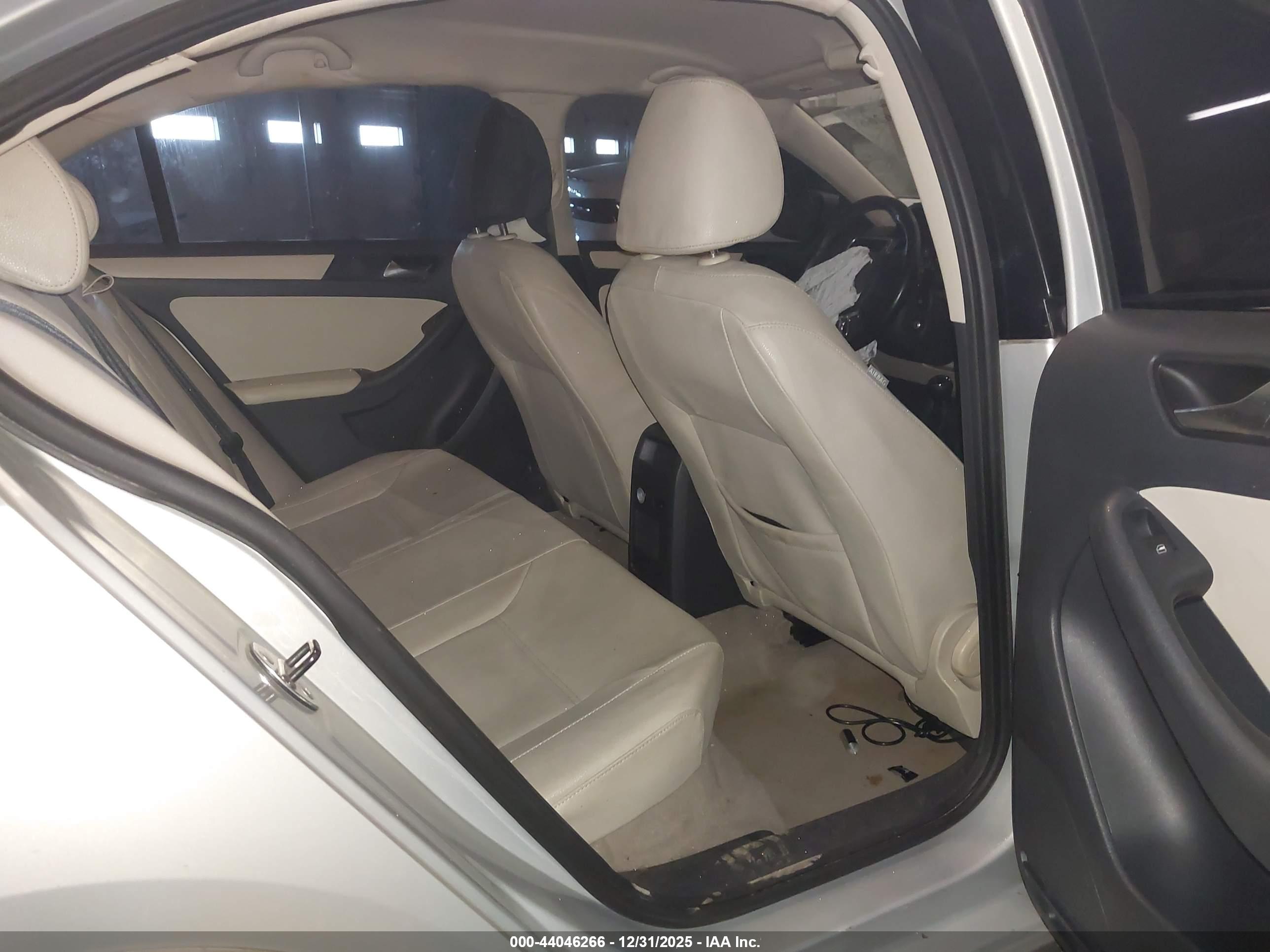 VOLKSWAGEN JETTA image 8