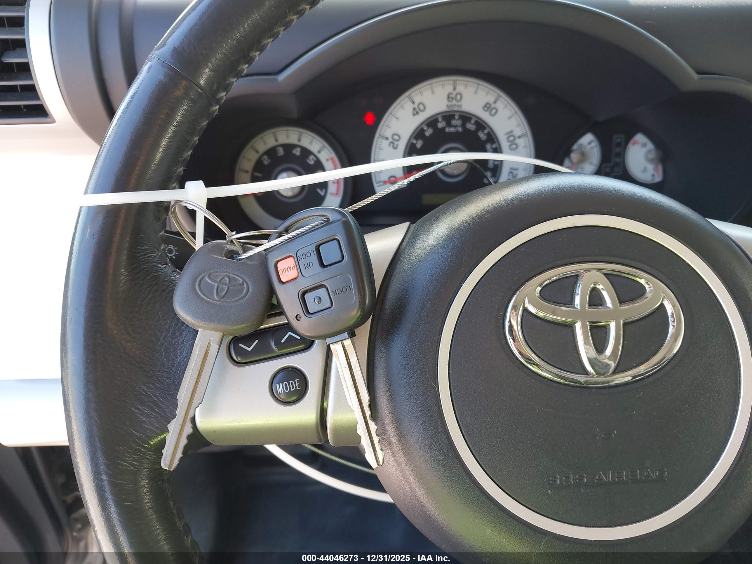 TOYOTA FJ image 11