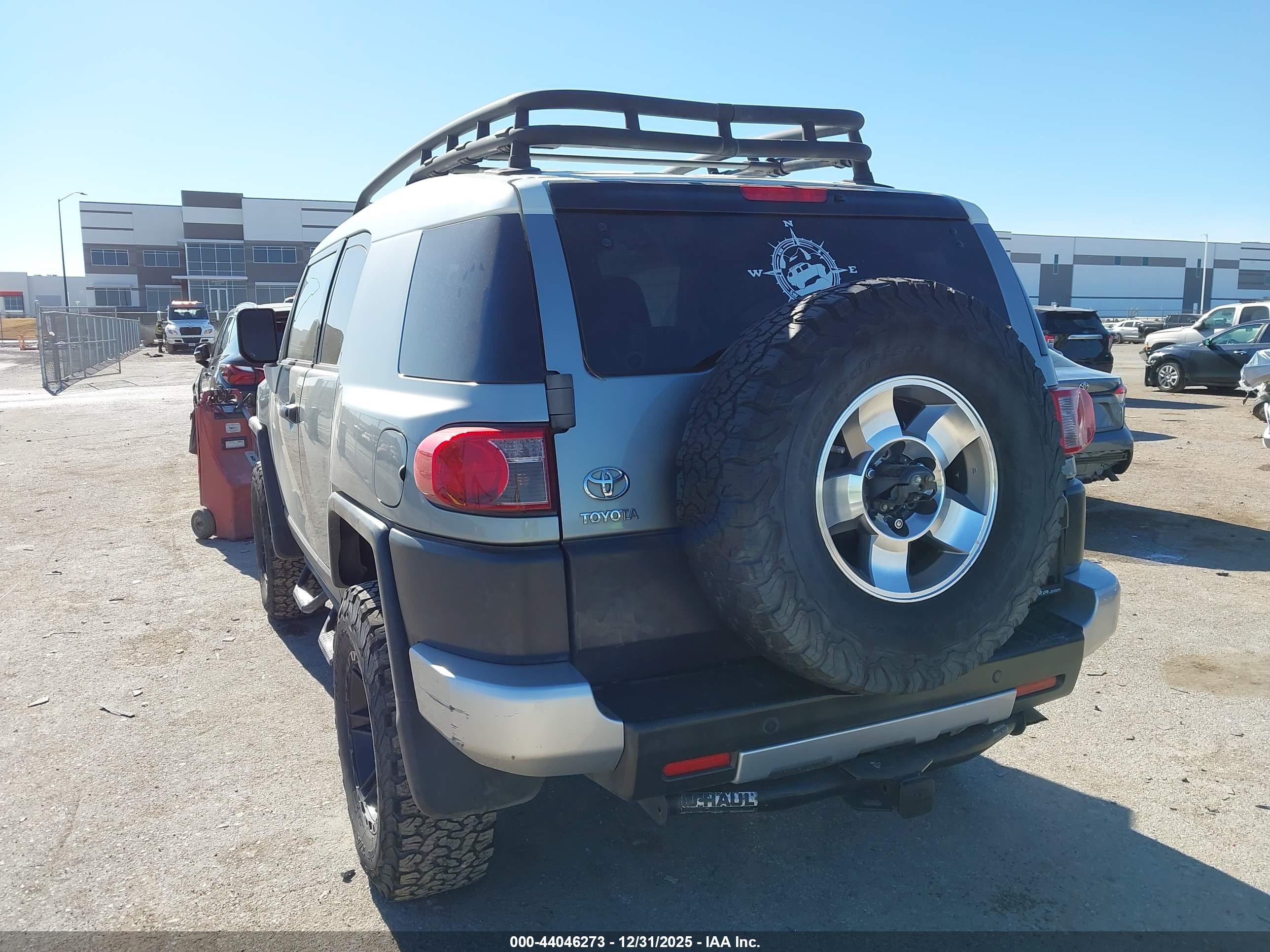 TOYOTA FJ image 3