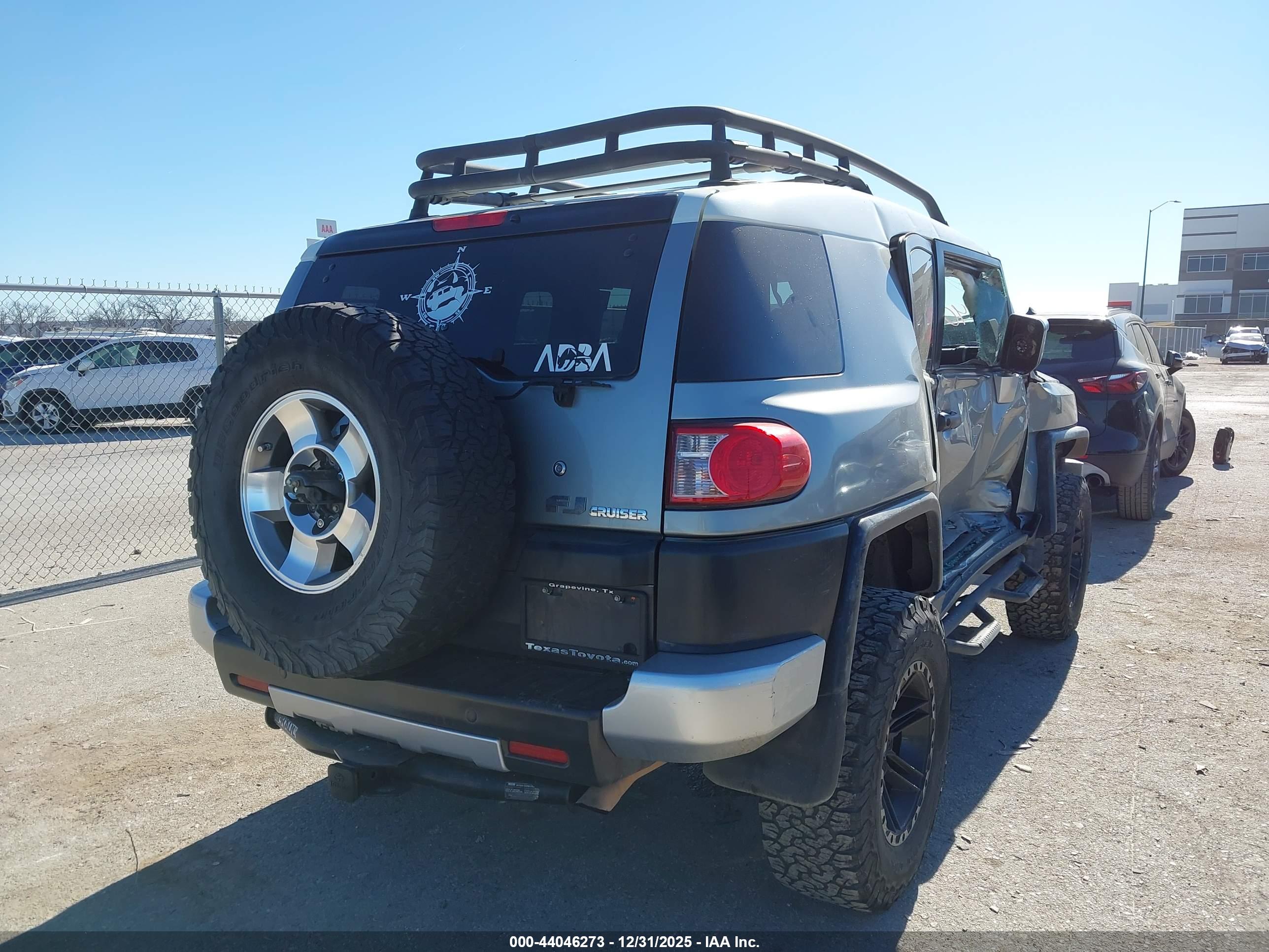 TOYOTA FJ image 4